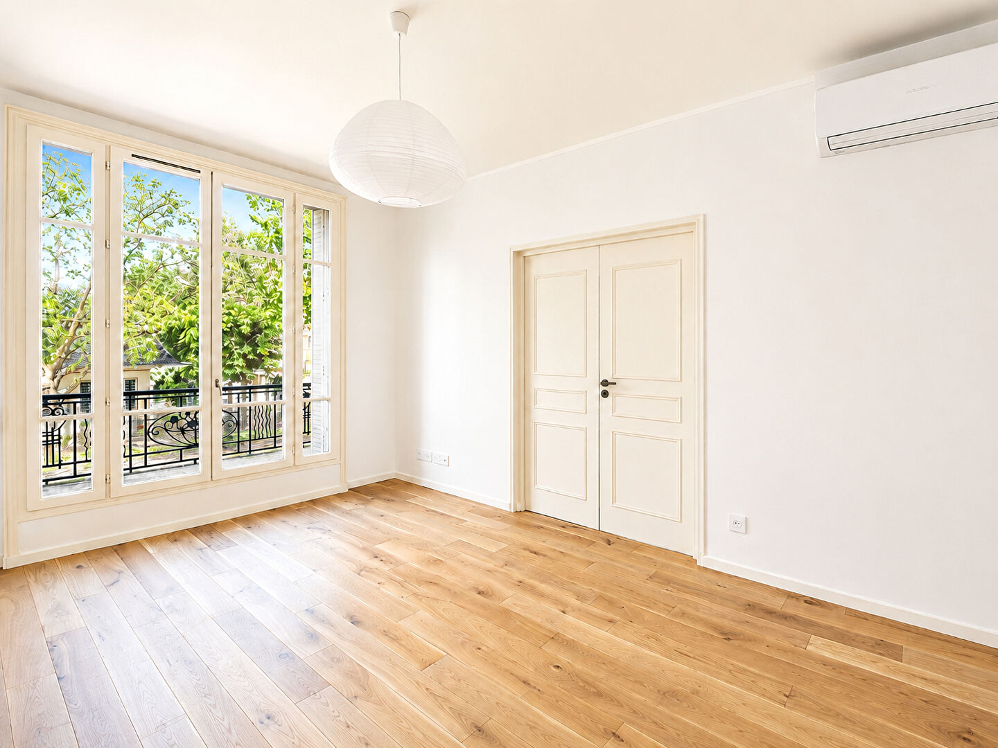 LE VESINET CENTRE – 5 MN RER – APPARTEMENT 82 m²  CLIMATISE – 2 CHAMBRES – CAVE