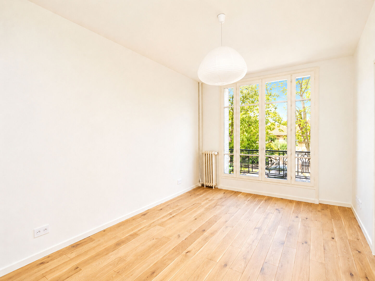 LE VESINET CENTRE – 5 MN RER – APPARTEMENT 82 m²  CLIMATISE – 2 CHAMBRES – CAVE