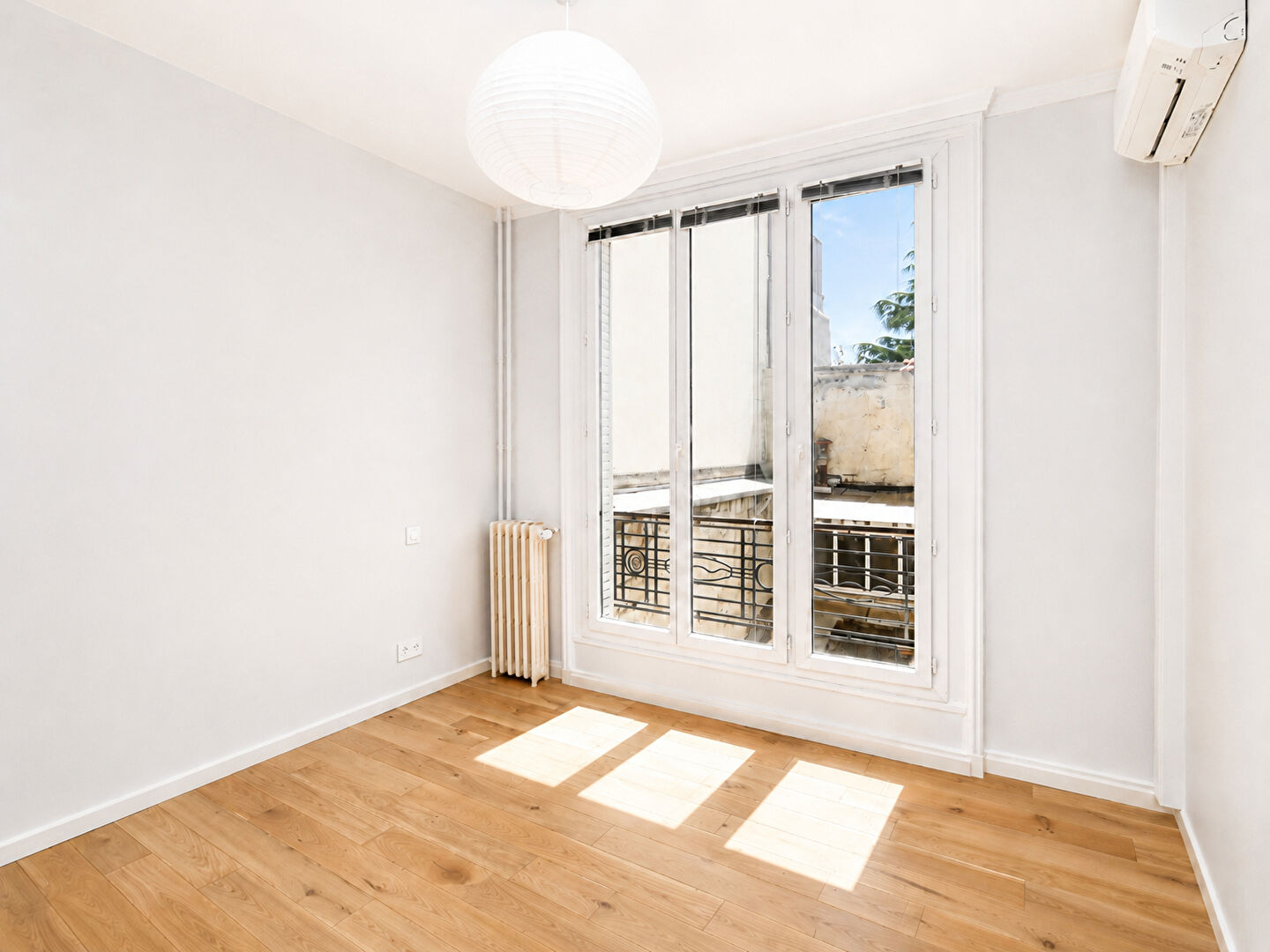 LE VESINET CENTRE – 5 MN RER – APPARTEMENT 82 m²  CLIMATISE – 2 CHAMBRES – CAVE