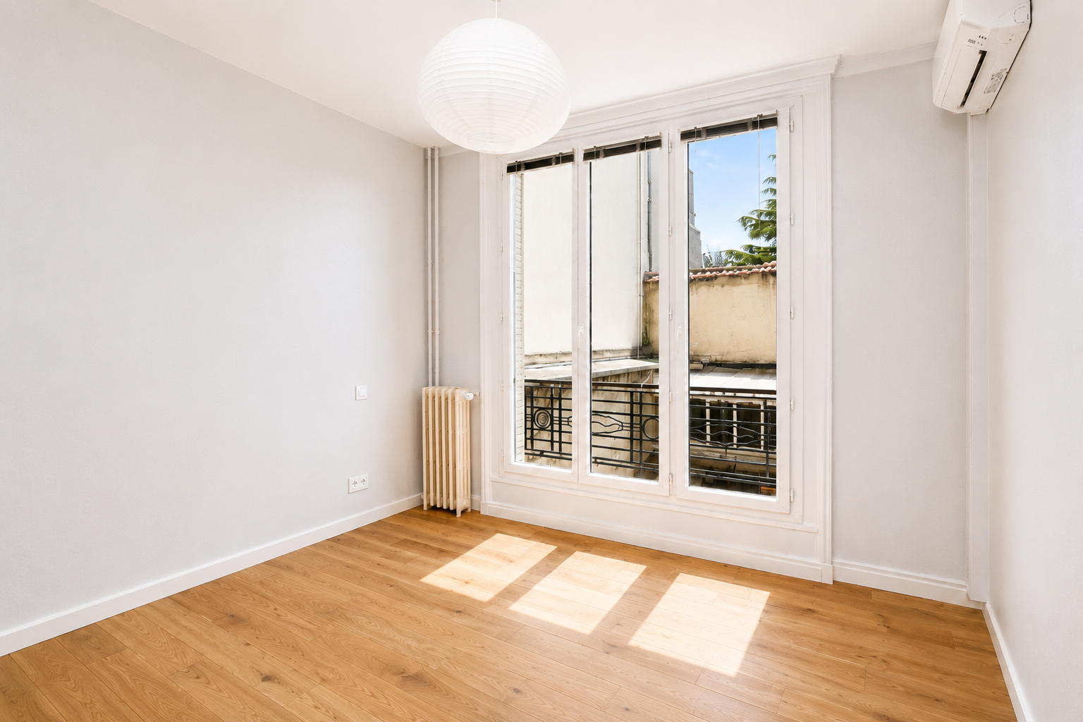 LE VESINET CENTRE – 5 MN RER – APPARTEMENT 82 m²  CLIMATISE – 2 CHAMBRES – CAVE