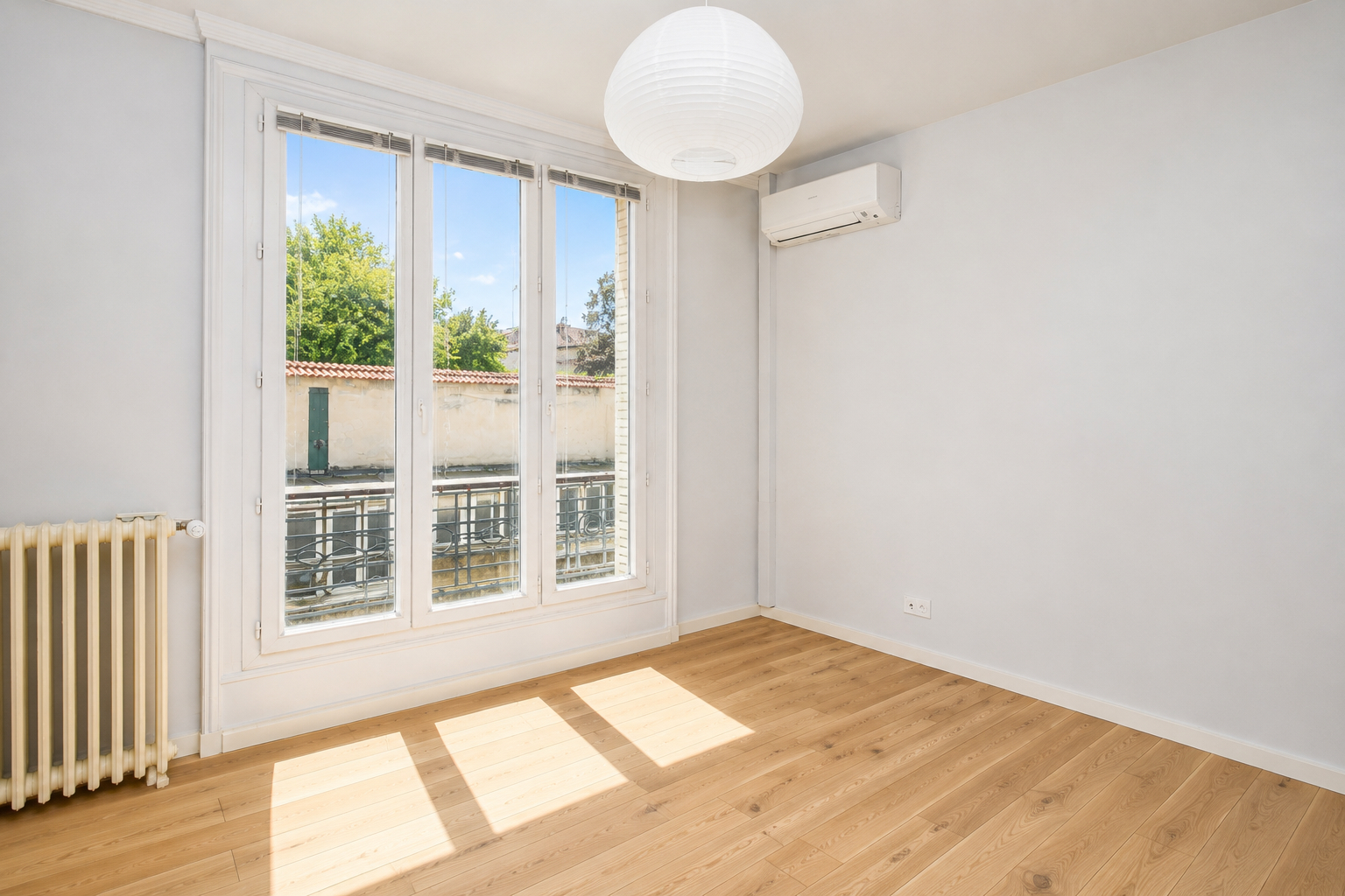 LE VESINET CENTRE – 5 MN RER – APPARTEMENT 82 m²  CLIMATISE – 2 CHAMBRES – CAVE