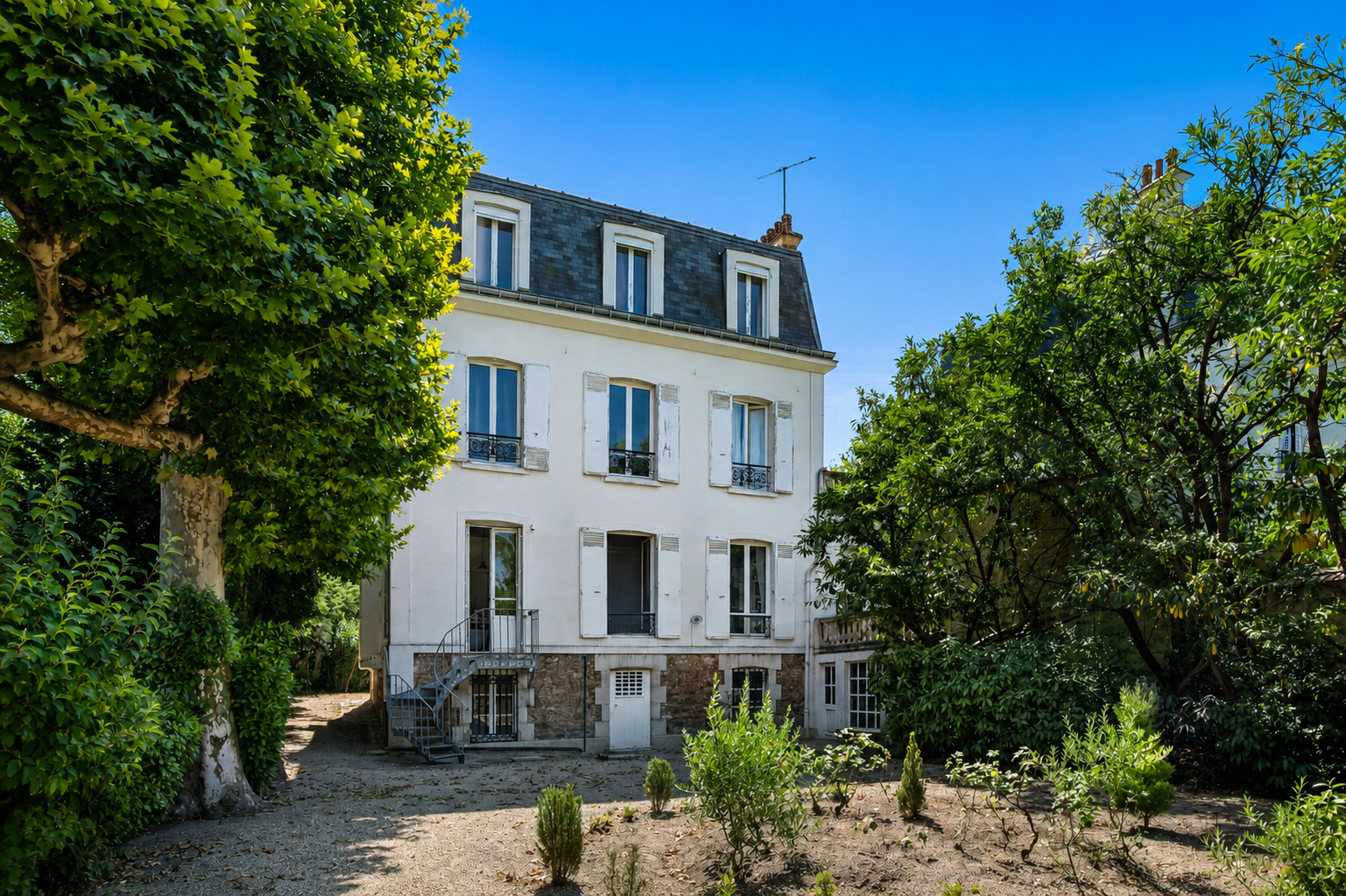 BAS DE CHATOU – TRIANGLE D&rsquo;OR – HOTEL PARTICULIER NAPOLEON III – TERRAIN 2031 M²