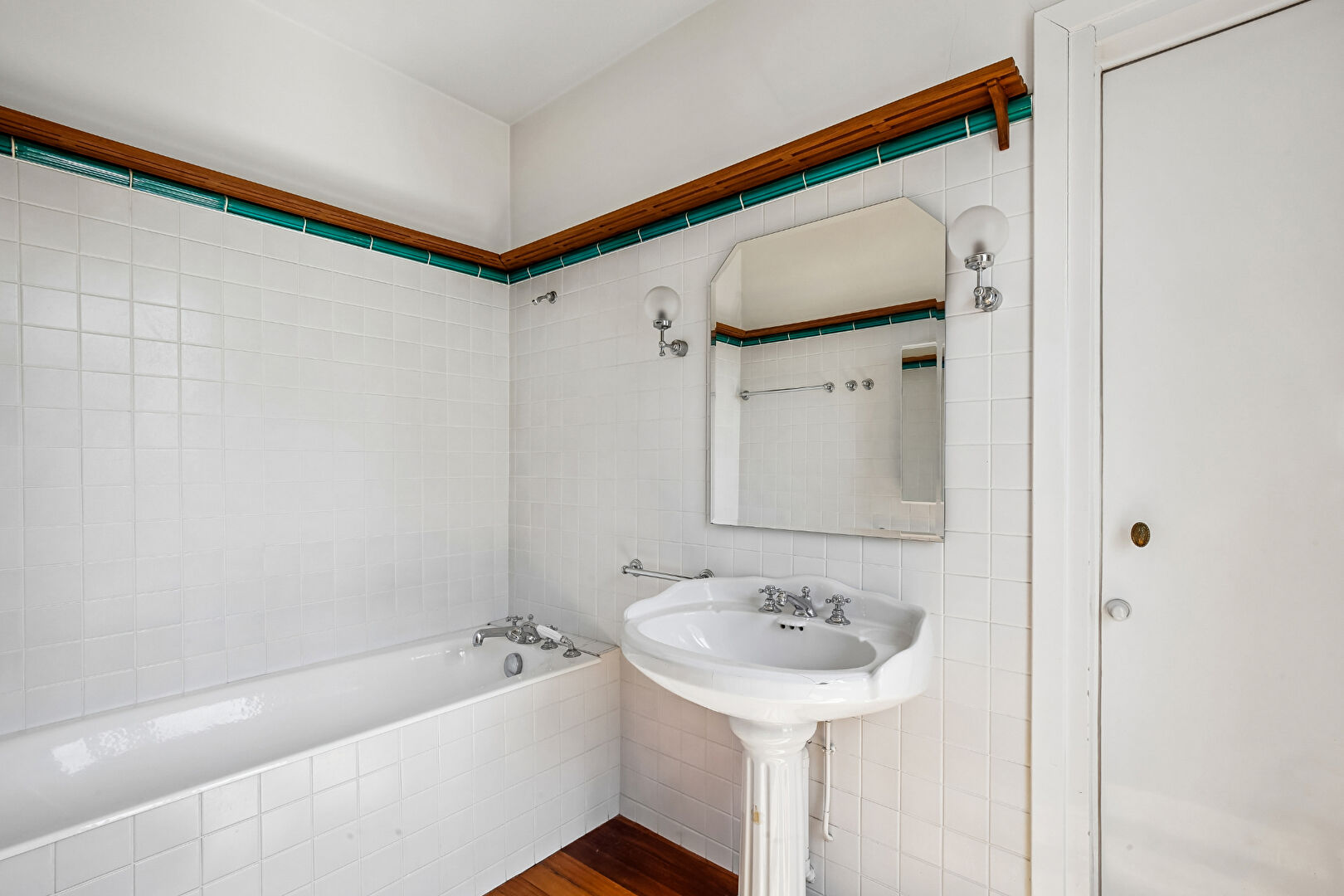 BAS DE CHATOU – TRIANGLE D&rsquo;OR – HOTEL PARTICULIER NAPOLEON III – TERRAIN 2031 M²