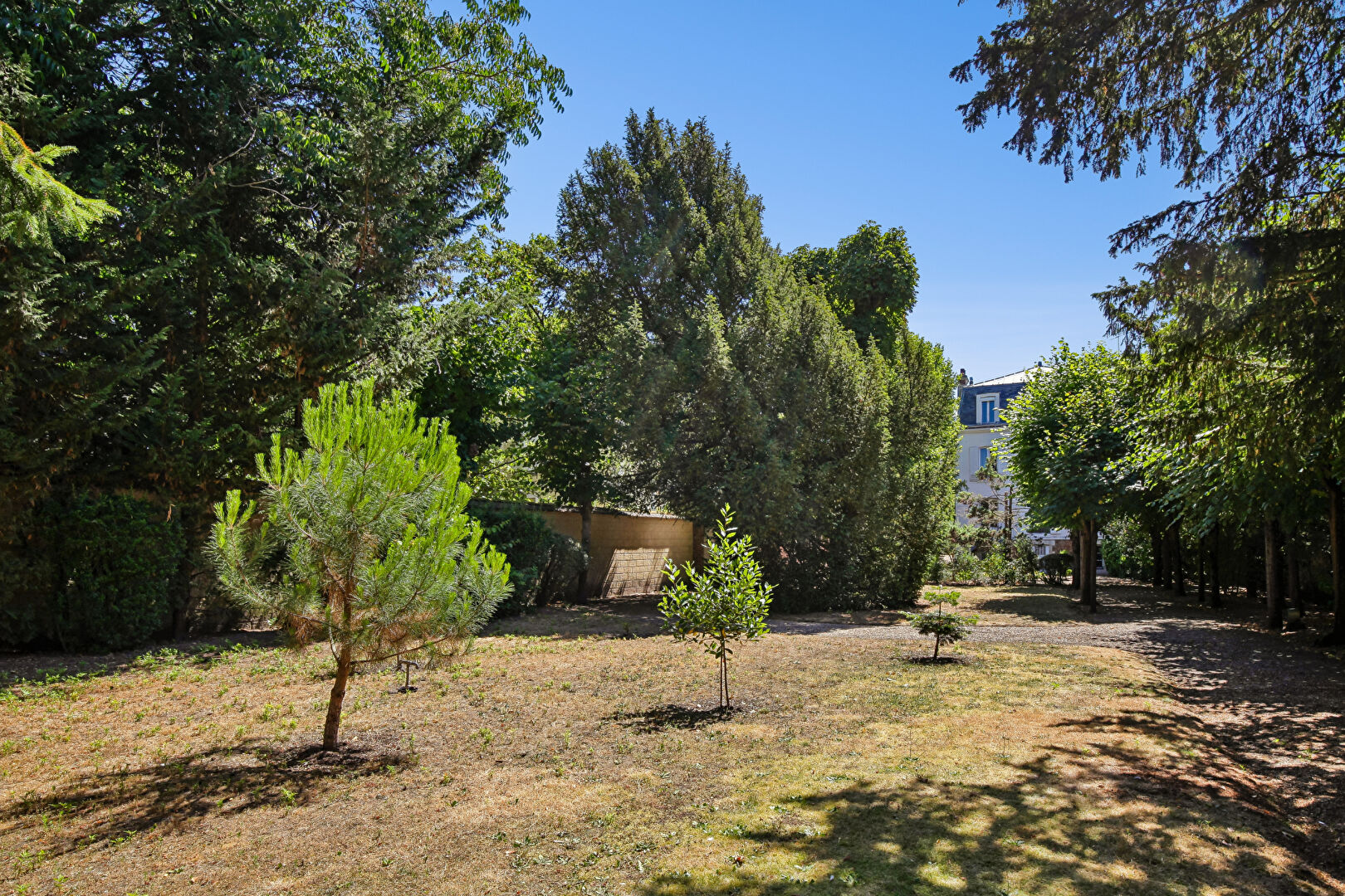 BAS DE CHATOU – TRIANGLE D&rsquo;OR – HOTEL PARTICULIER NAPOLEON III – TERRAIN 2031 M²