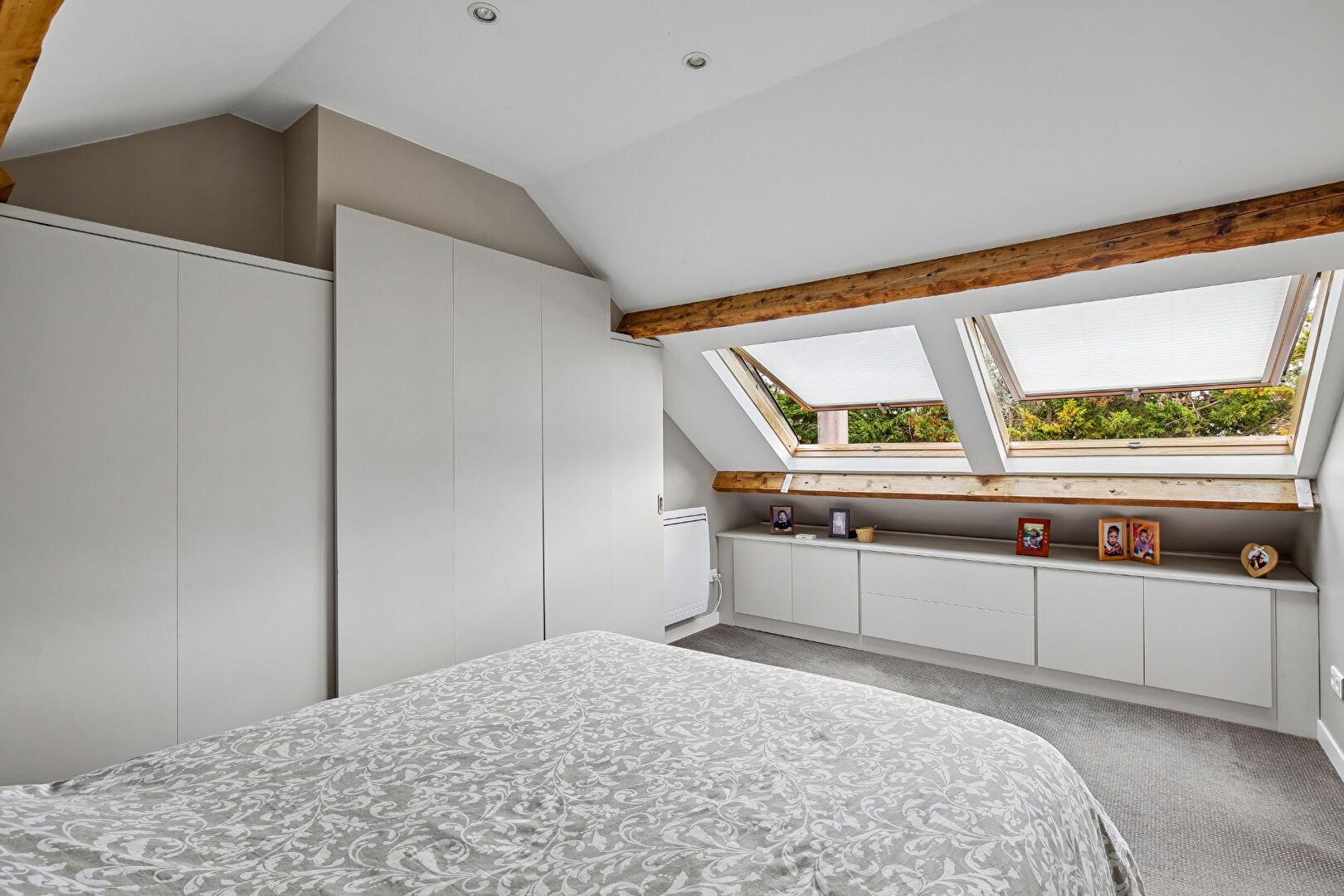 LE VESINET 15 MN RER ET CENTRE VILLE – MAISON FAMILIALE  5 CHAMBRES  – LUMINEUSE – TERRAIN 404 M²