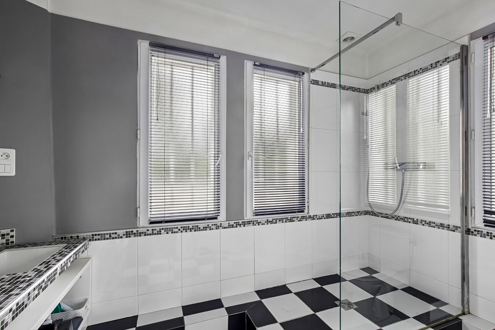 LE VESINET 15 MN RER ET CENTRE VILLE – MAISON FAMILIALE  5 CHAMBRES  – LUMINEUSE – TERRAIN 404 M²