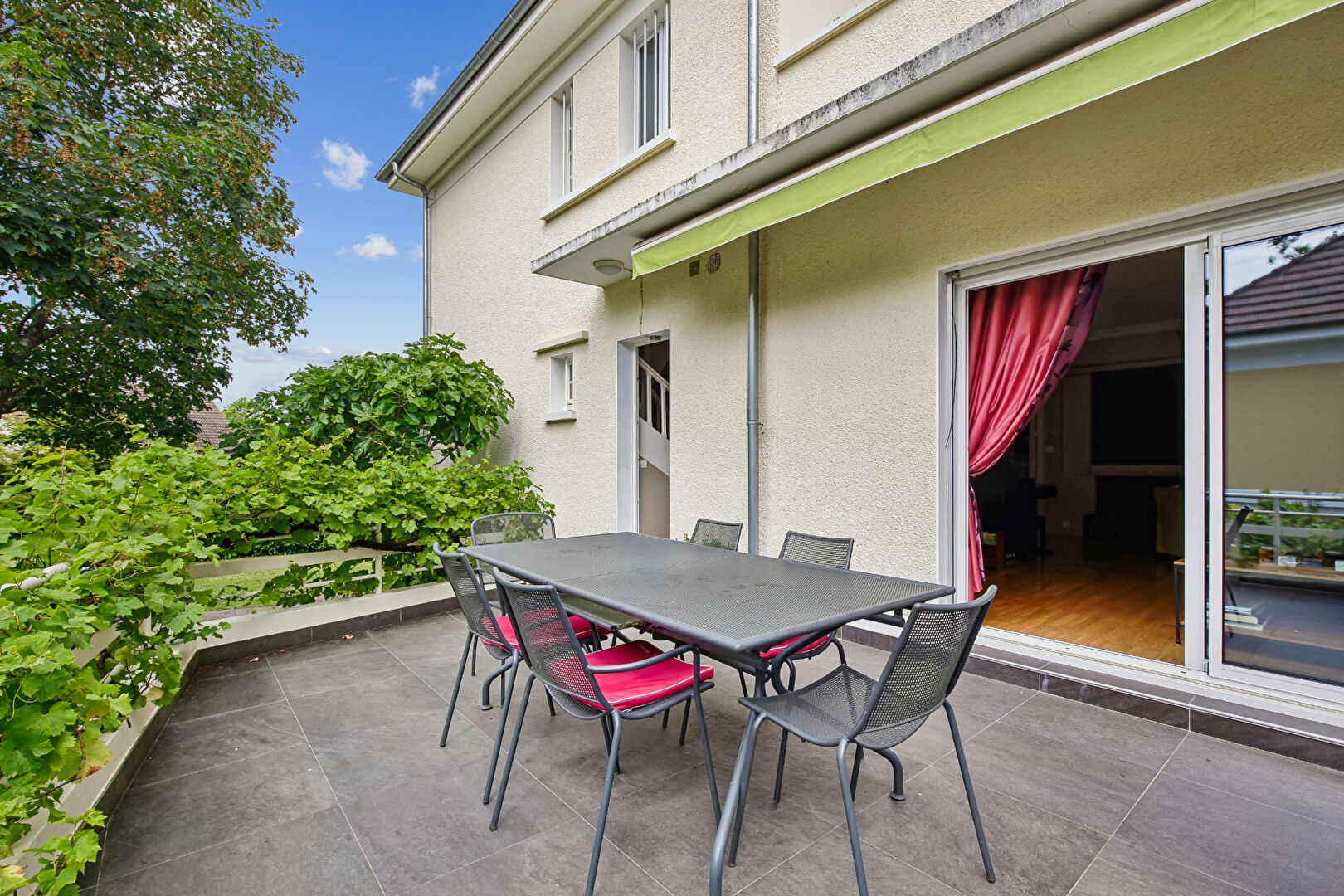 LE VESINET 15 MN RER ET CENTRE VILLE – MAISON FAMILIALE  5 CHAMBRES  – LUMINEUSE – TERRAIN 404 M²