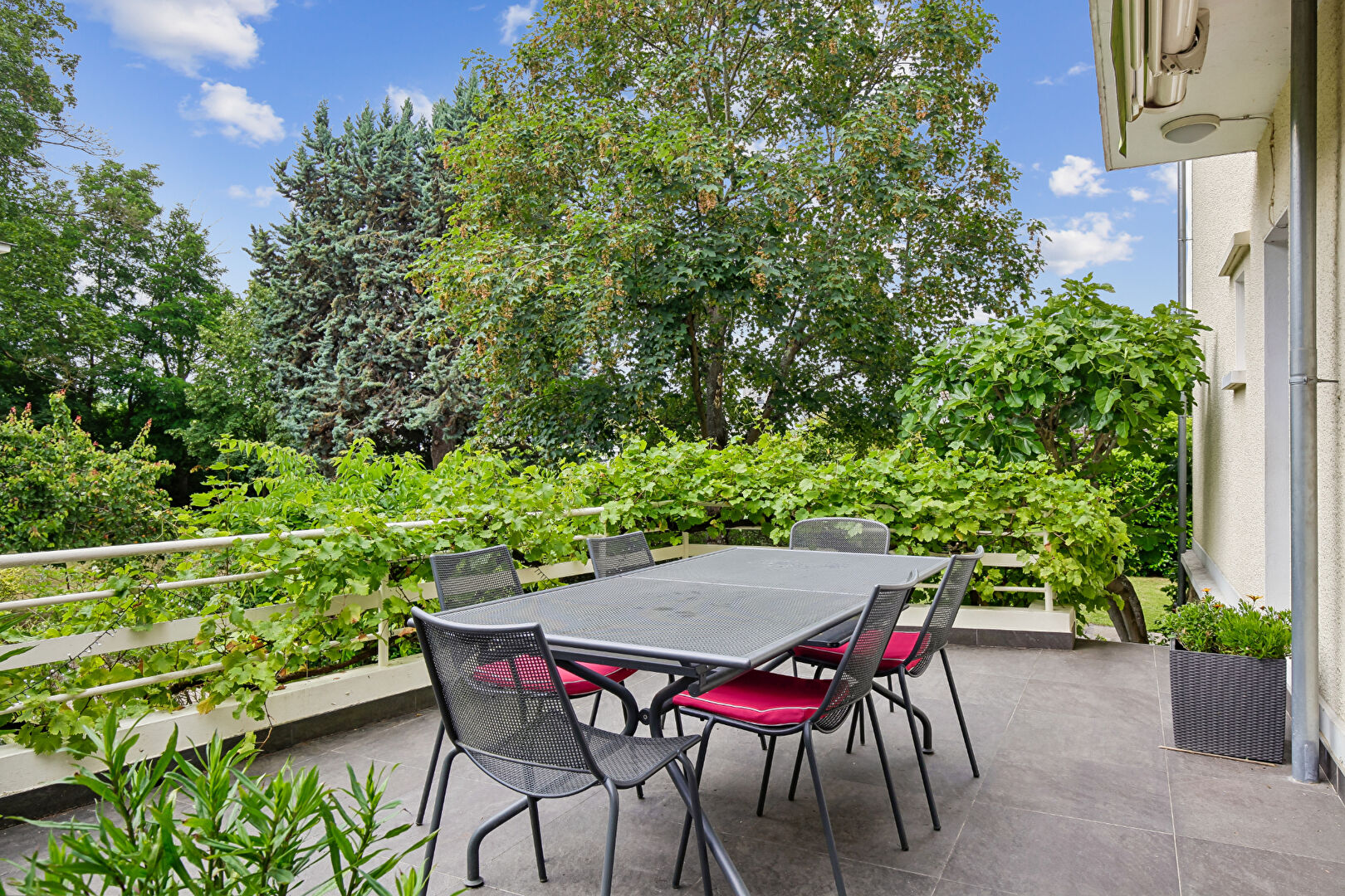 LE VESINET 15 MN RER ET CENTRE VILLE – MAISON FAMILIALE  5 CHAMBRES  – LUMINEUSE – TERRAIN 404 M²