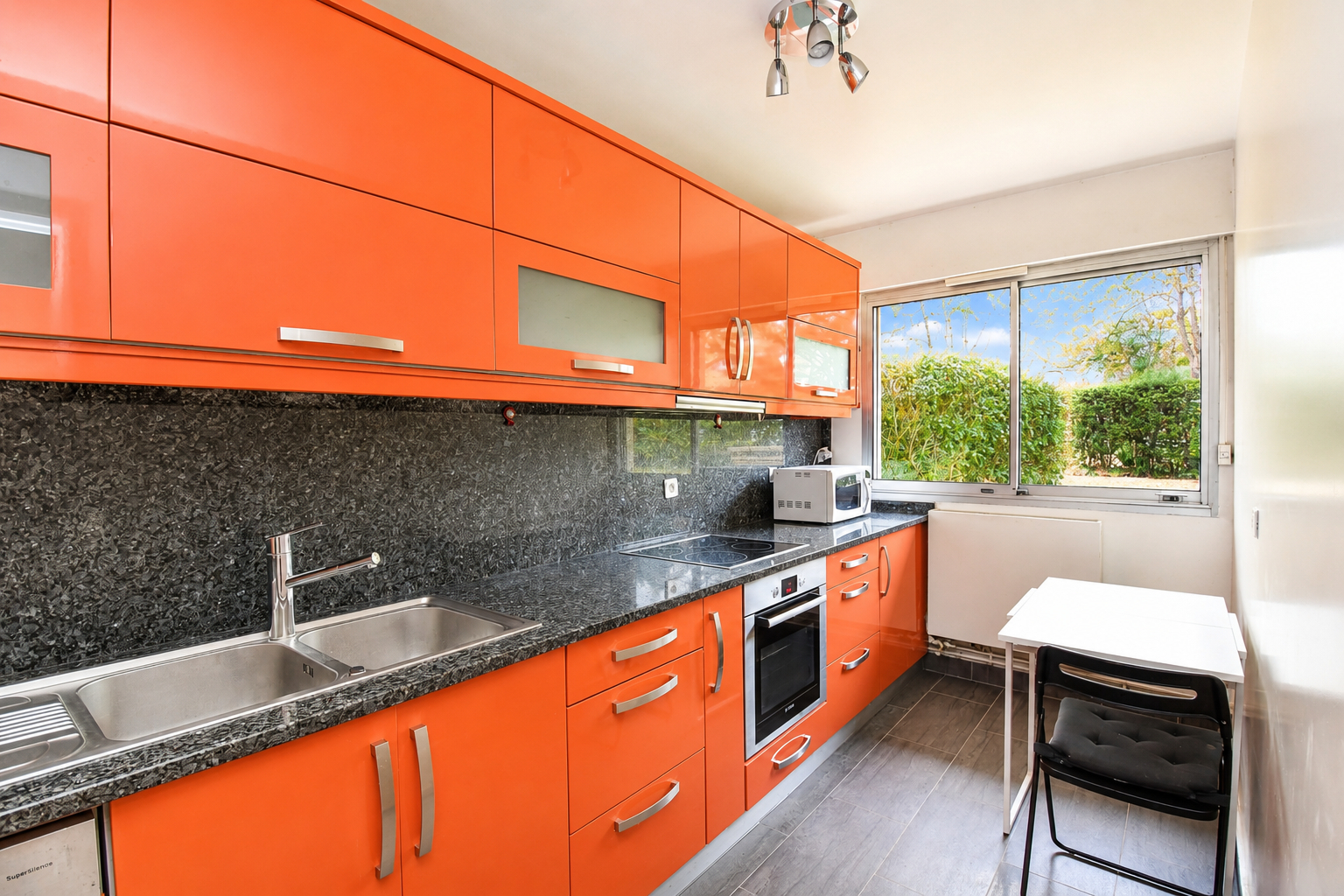 CROISSY-SUR-SEINE – AU COEUR DU CENTRE VILLE – APPARTEMENT DE 79 M²- CAVE ET PARKING