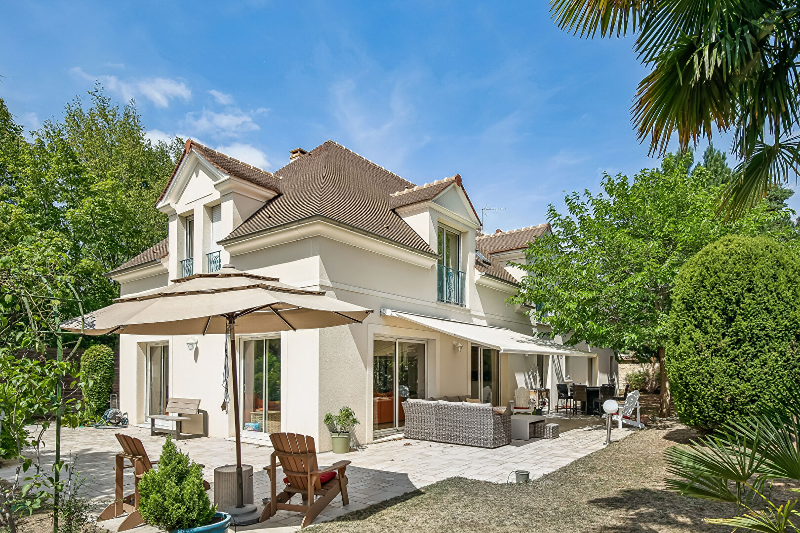 LE VESINET SUD, 8 MN RER, MAISON CONTEMPORAINE DE 261 M² – 5 CHAMBRES – TERRAIN 1000 M²
