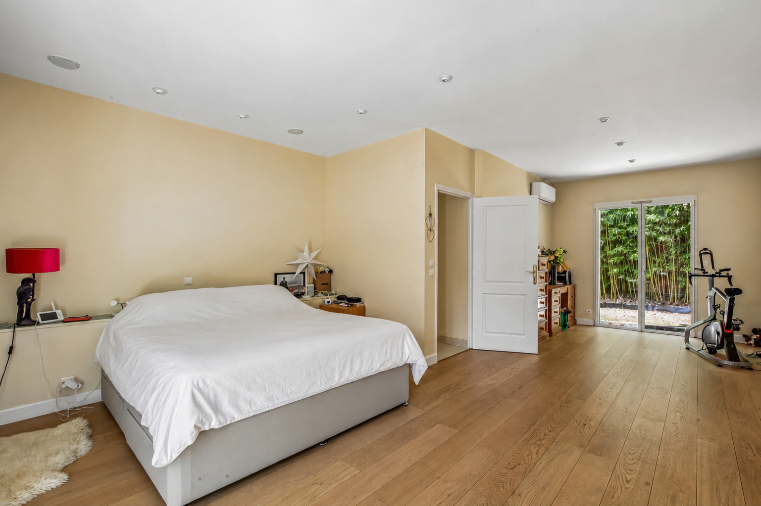 LE VESINET SUD, 8 MN RER, MAISON CONTEMPORAINE DE 261 M² – 5 CHAMBRES – TERRAIN 1000 M²