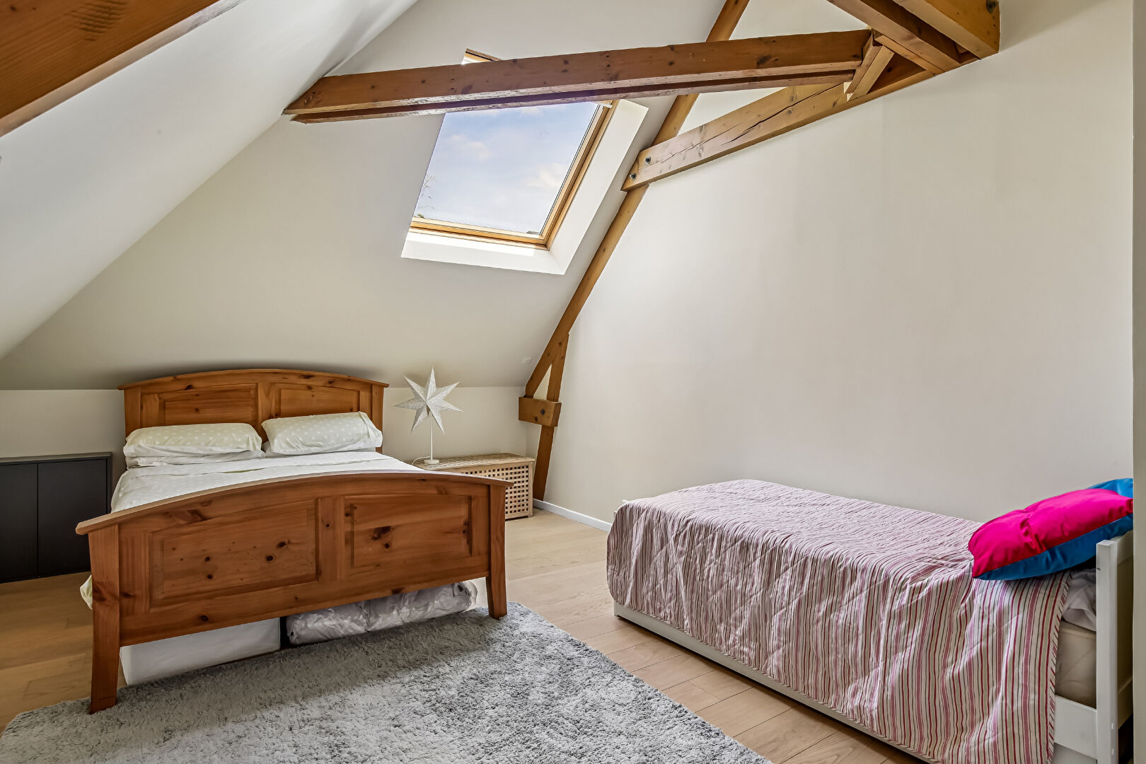 LE VESINET SUD, 8 MN RER, MAISON CONTEMPORAINE DE 261 M² – 5 CHAMBRES – TERRAIN 1000 M²