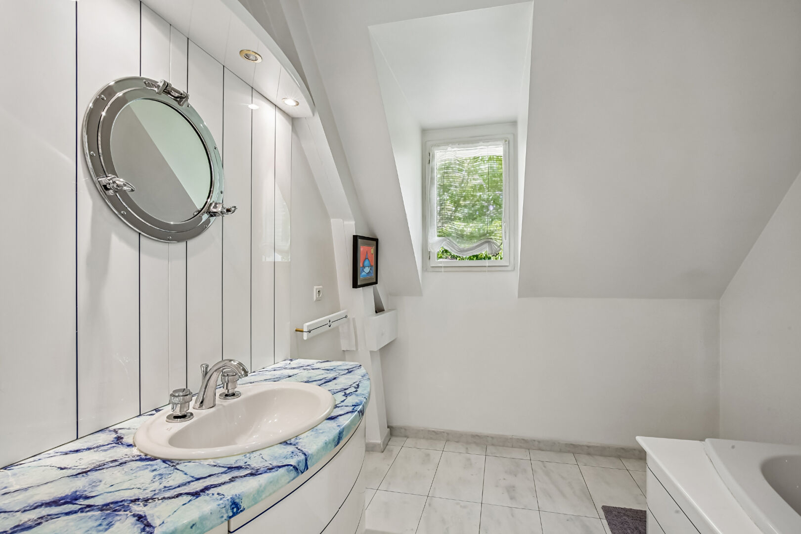 LE VESINET SUD, 8 MN RER, MAISON CONTEMPORAINE DE 261 M² – 5 CHAMBRES – TERRAIN 1000 M²