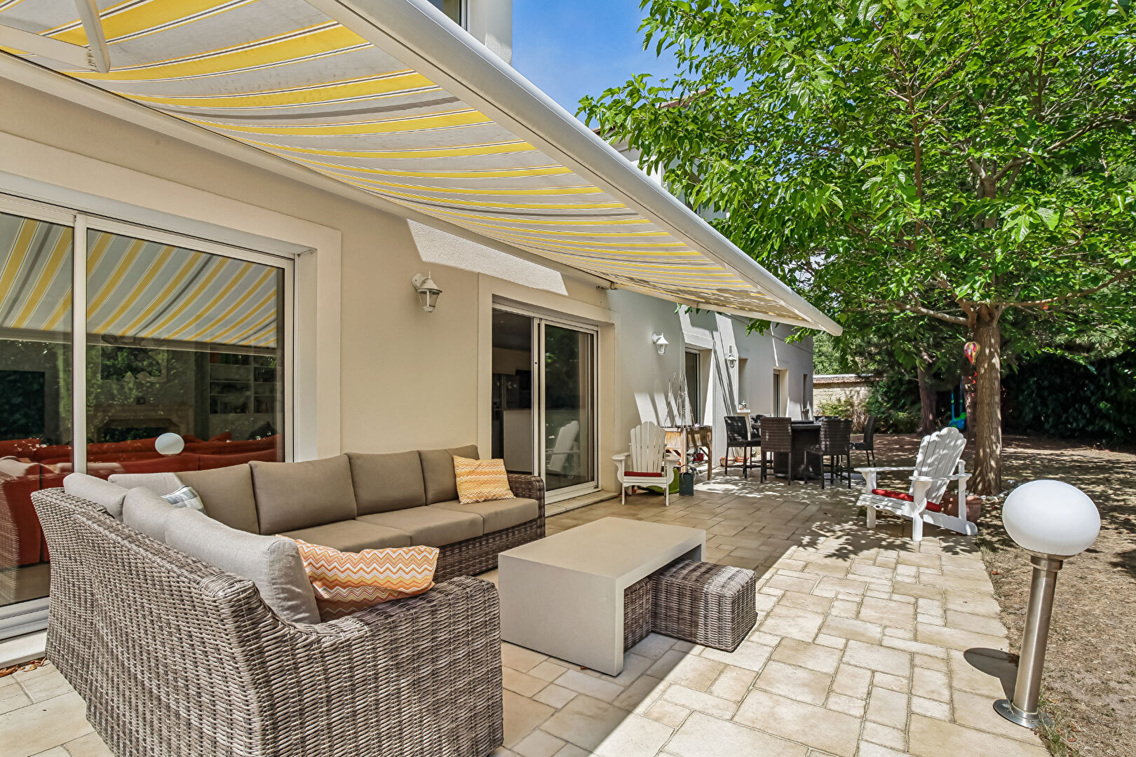 LE VESINET SUD, 8 MN RER, MAISON CONTEMPORAINE DE 261 M² – 5 CHAMBRES – TERRAIN 1000 M²