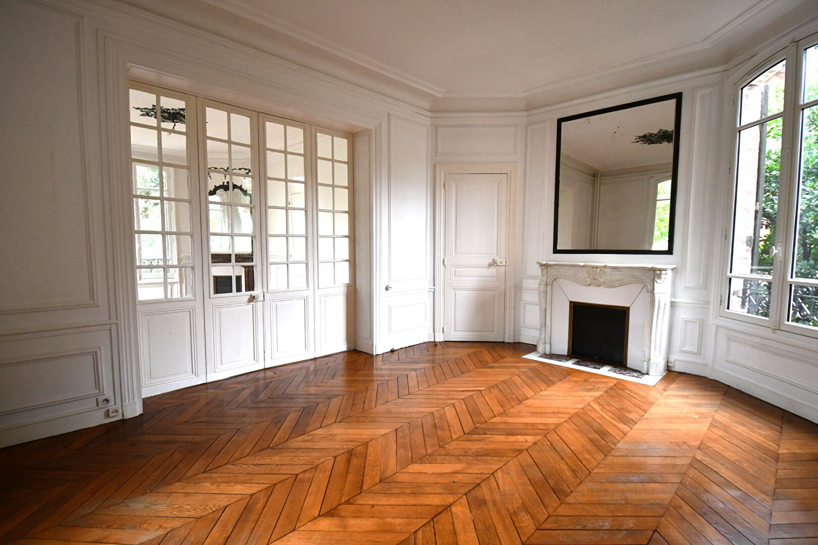 CHATOU TRIANGLE D&rsquo;OR – 8 MN RER – MAGNIFIQUE MAISON 6 CHAMBRES – AU CALME