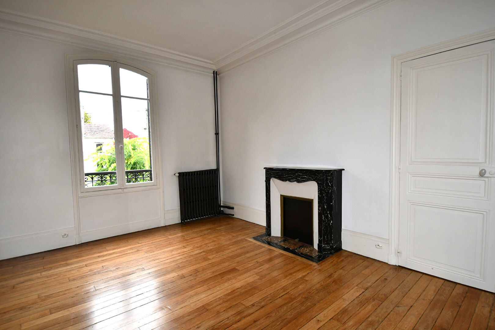 CHATOU TRIANGLE D&rsquo;OR – 8 MN RER – MAGNIFIQUE MAISON 6 CHAMBRES – AU CALME