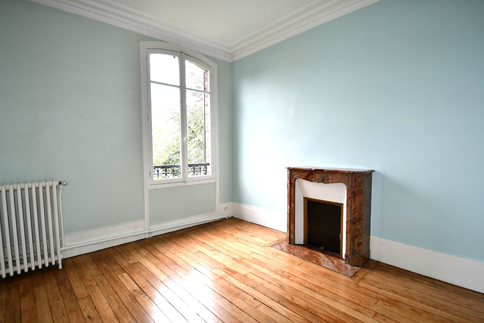 CHATOU TRIANGLE D&rsquo;OR – 8 MN RER – MAGNIFIQUE MAISON 6 CHAMBRES – AU CALME