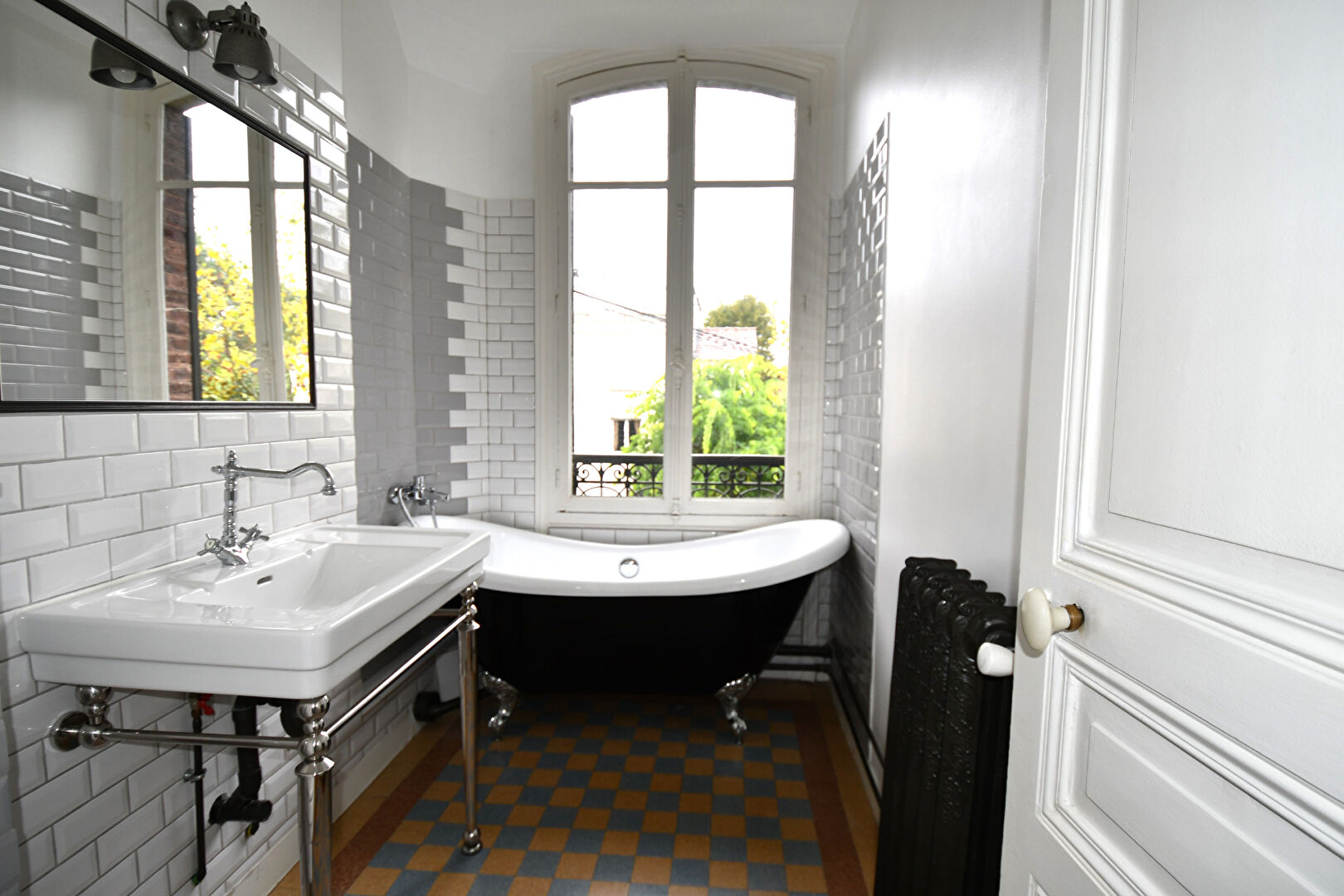 CHATOU TRIANGLE D&rsquo;OR – 8 MN RER – MAGNIFIQUE MAISON 6 CHAMBRES – AU CALME