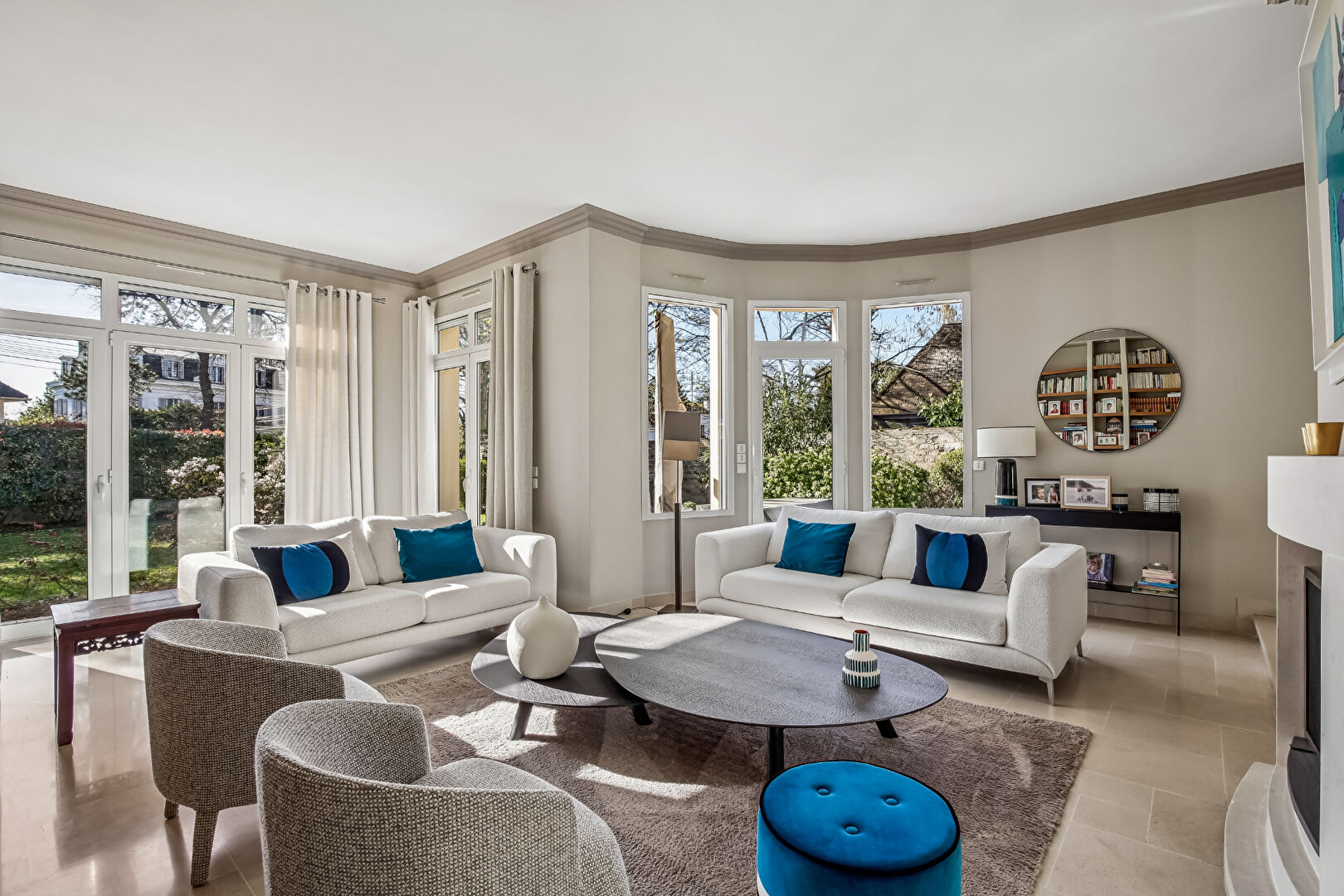 LE VESINET 4 MIN RER, PROPRIETE CONTEMPORAINE 256 M² – TERRAIN 1202 M² – BELLES PRESTATIONS