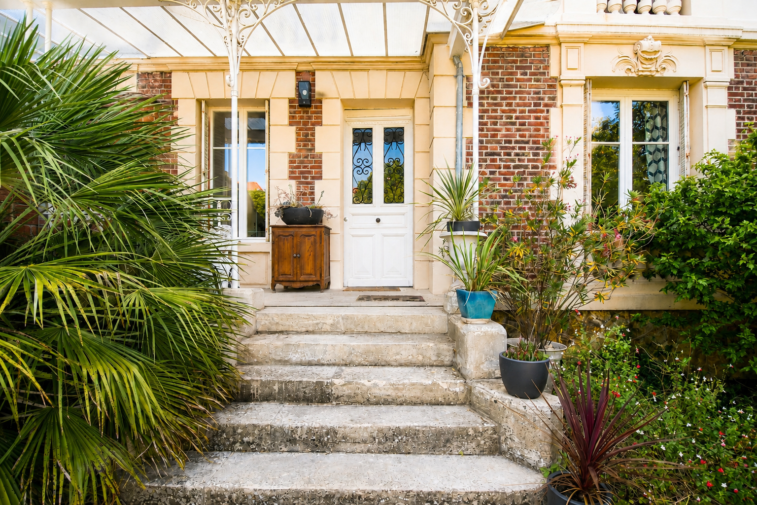 LE VESINET COEUR DE CENTRE  – 3 MN RER – PROPRIETE DE 183 M² – 5 CHAMBRES – TERRAIN 644 M²