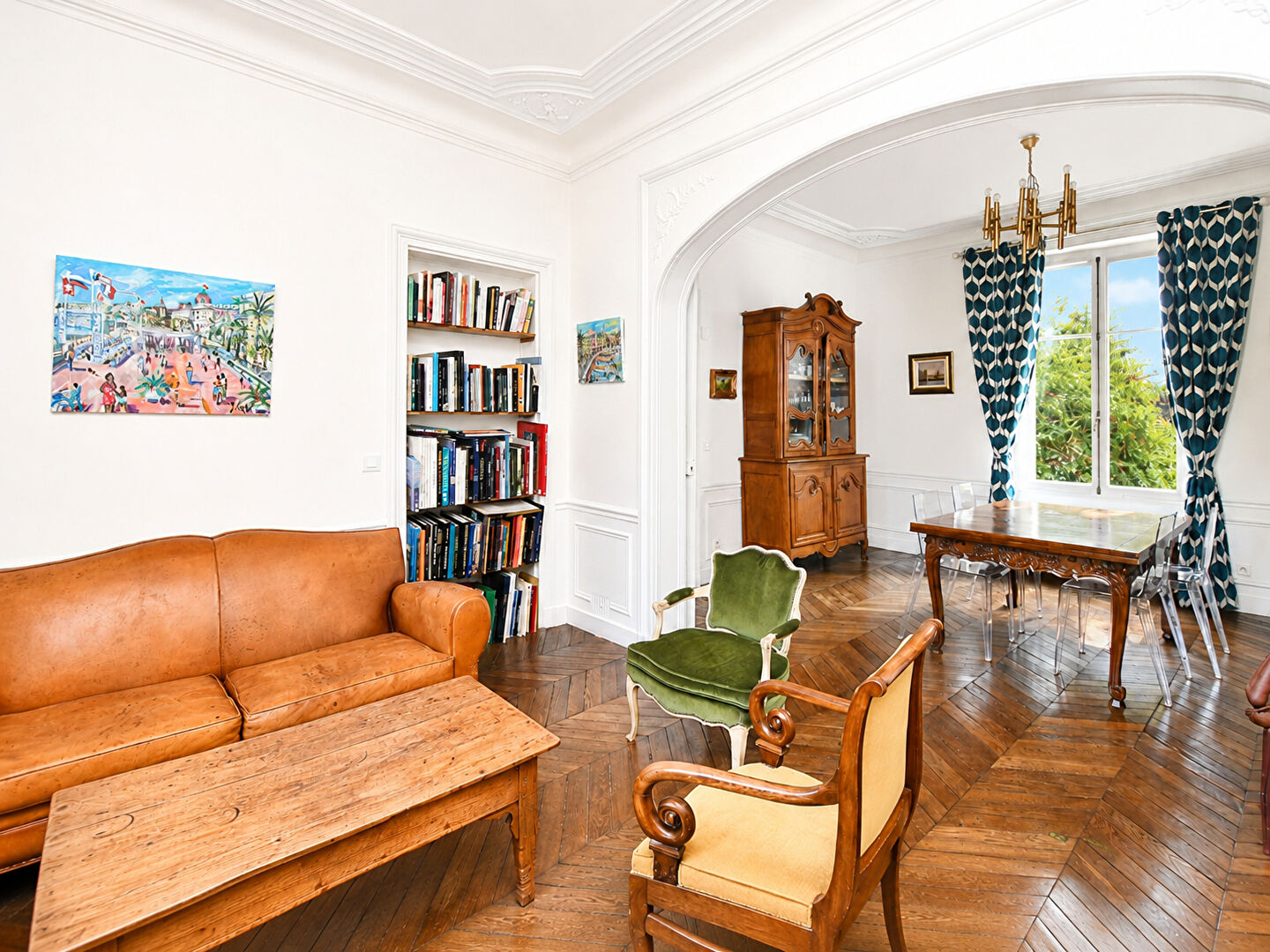 LE VESINET COEUR DE CENTRE  – 3 MN RER – PROPRIETE DE 183 M² – 5 CHAMBRES – TERRAIN 644 M²