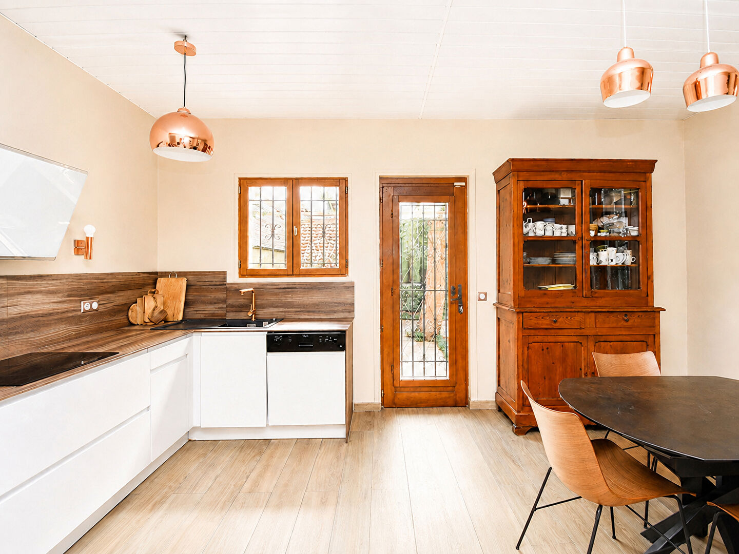 LE VESINET COEUR DE CENTRE  – 3 MN RER – PROPRIETE DE 183 M² – 5 CHAMBRES – TERRAIN 644 M²