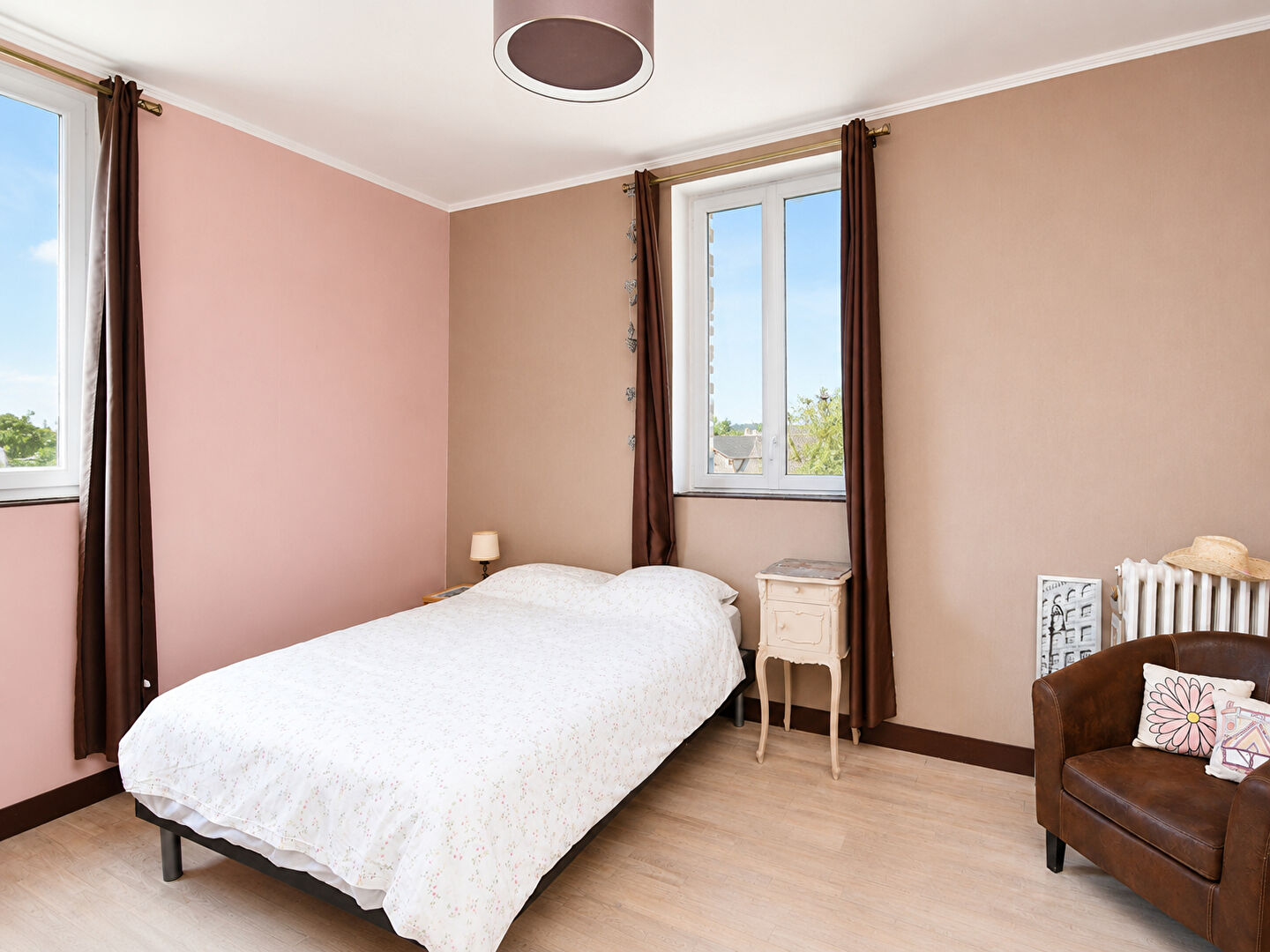 LE VESINET COEUR DE CENTRE  – 3 MN RER – PROPRIETE DE 183 M² – 5 CHAMBRES – TERRAIN 644 M²