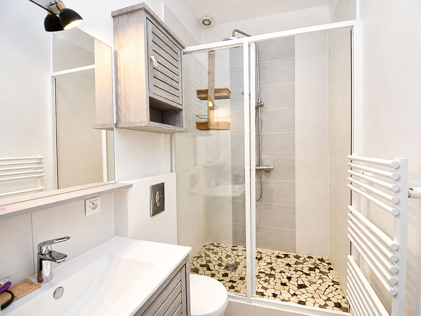 LE VESINET COEUR DE CENTRE  – 3 MN RER – PROPRIETE DE 183 M² – 5 CHAMBRES – TERRAIN 644 M²