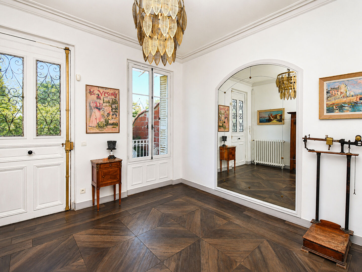LE VESINET COEUR DE CENTRE  – 3 MN RER – PROPRIETE DE 183 M² – 5 CHAMBRES – TERRAIN 644 M²