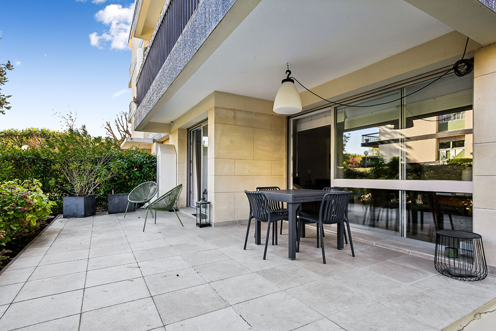 BAS DE CHATOU – QUARTIER BRIMONT – APPARTEMENT 4 PIECES DE 103 M² – TERRASSE ET JARDIN 63 M² – 12 MN RER