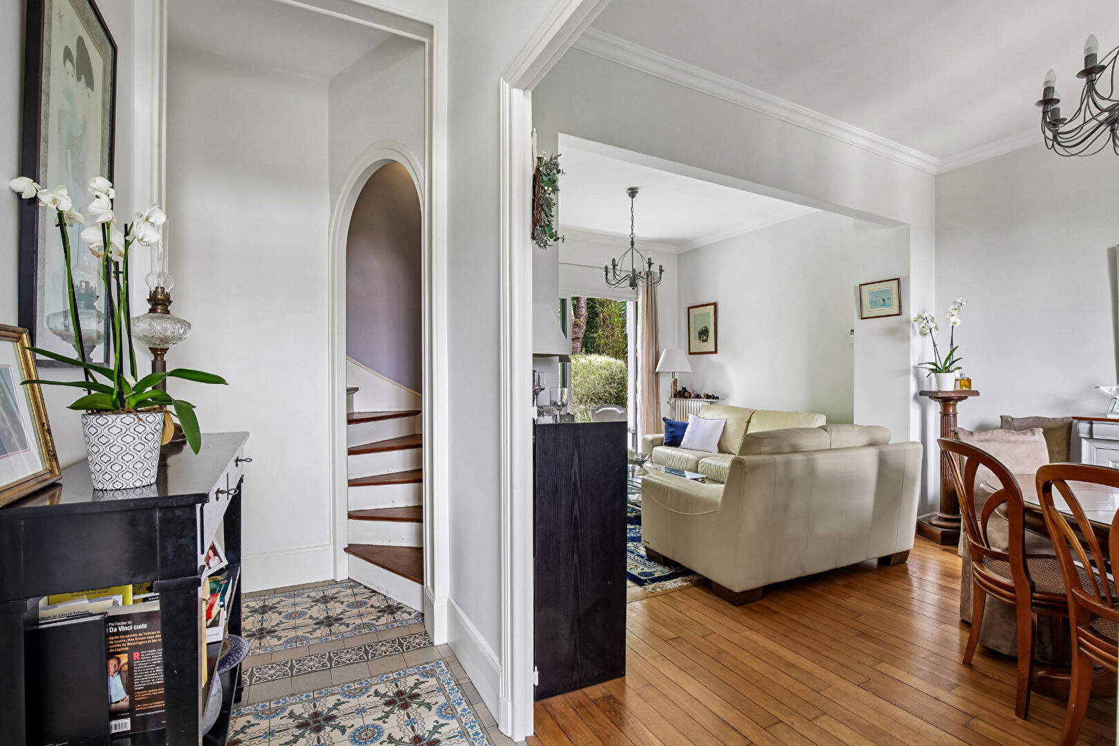 CHATOU – MAISON DE 155 M² DONT UN STUDIO INDEPENDANT DE  35 M² AVEC BEAU POTENTIEL – TERRAIN DE 1197 M²