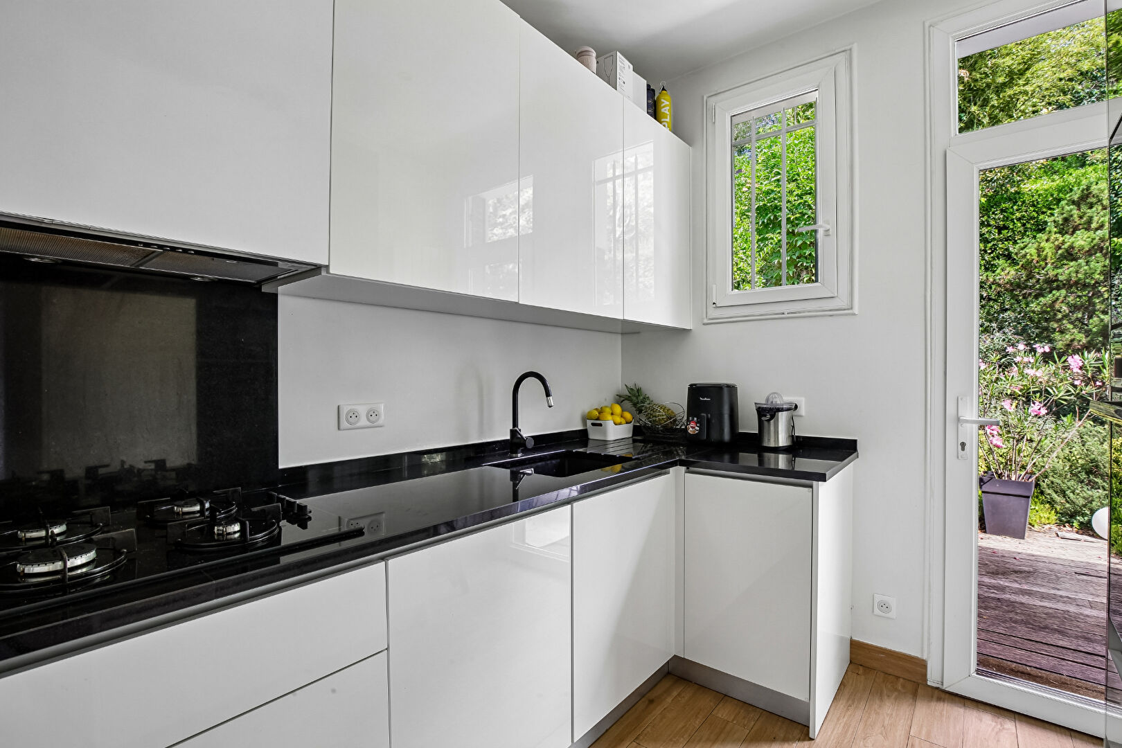 CHATOU – MAISON DE 155 M² DONT UN STUDIO INDEPENDANT DE  35 M² AVEC BEAU POTENTIEL – TERRAIN DE 1197 M²