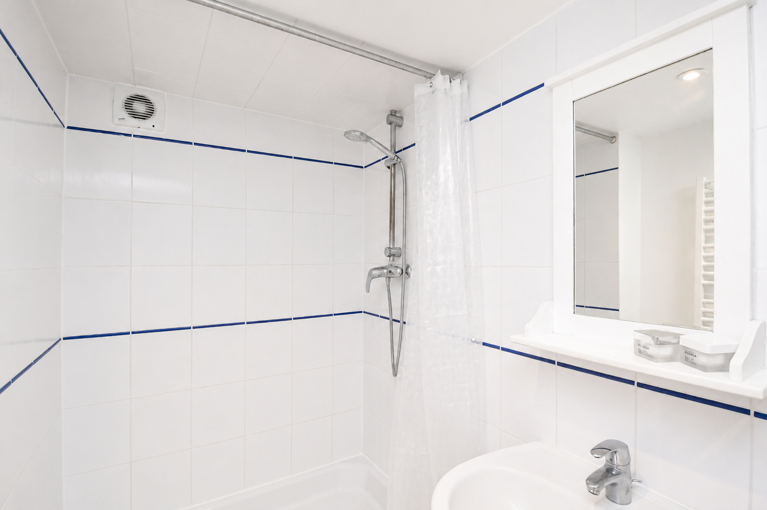 CHATOU – MAISON DE 155 M² DONT UN STUDIO INDEPENDANT DE  35 M² AVEC BEAU POTENTIEL – TERRAIN DE 1197 M²