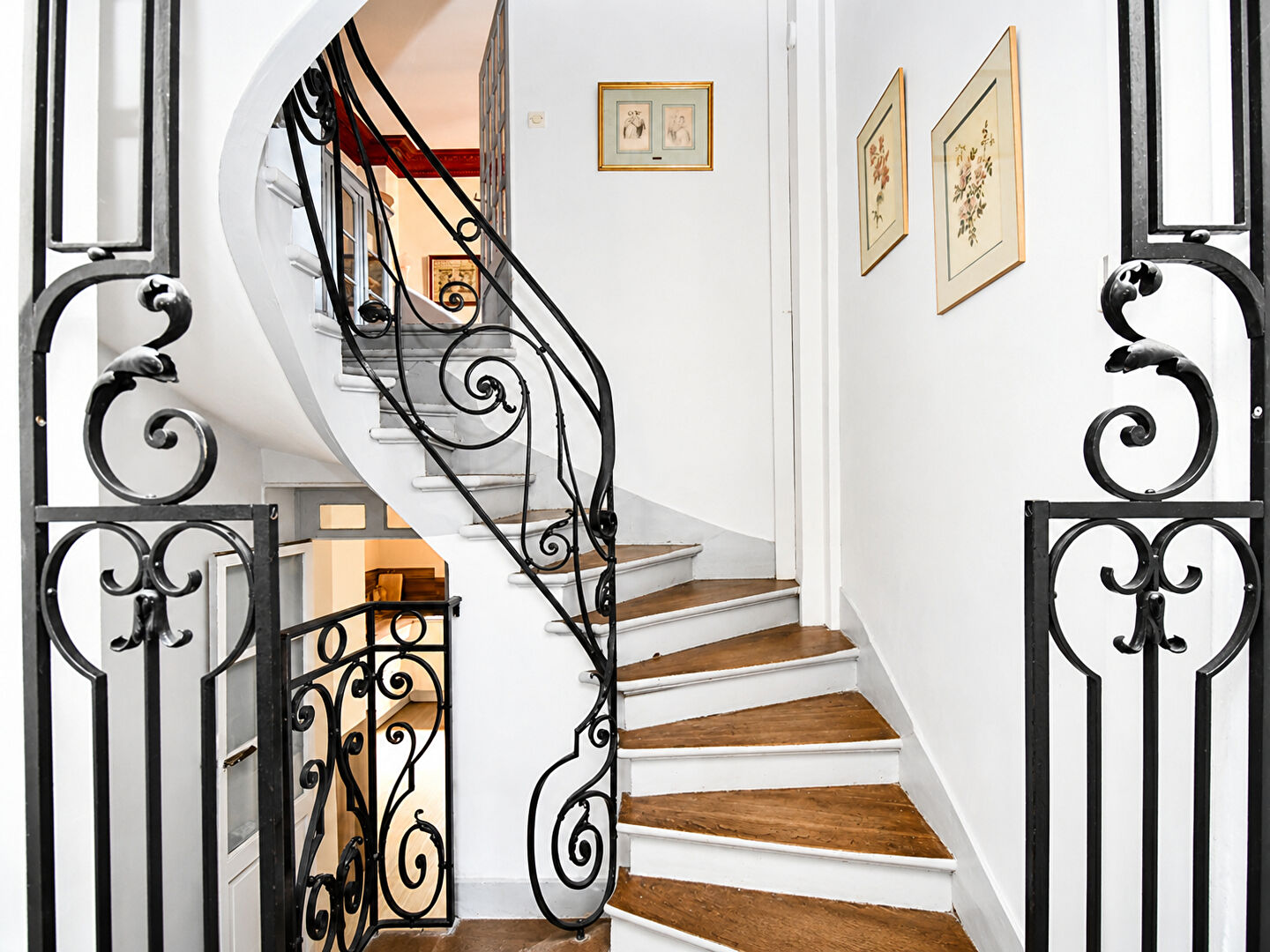 LE VESINET COEUR DE CENTRE  – 3 MN RER – PROPRIETE DE 183 M² – 5 CHAMBRES – TERRAIN 644 M²
