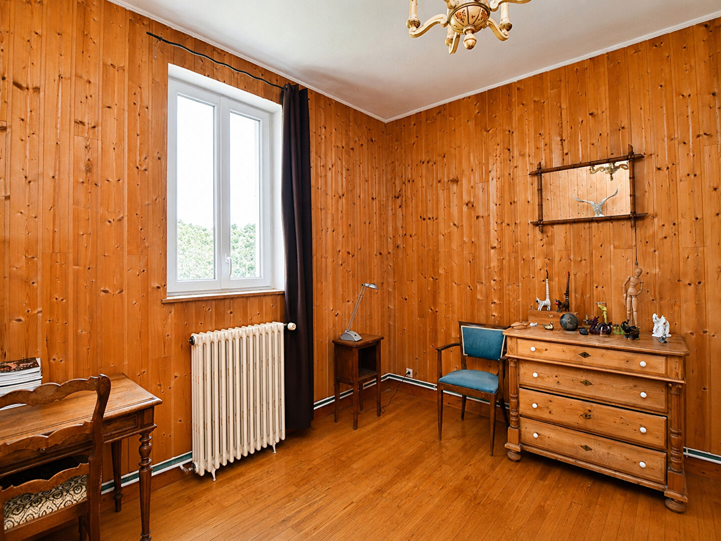 LE VESINET COEUR DE CENTRE  – 3 MN RER – PROPRIETE DE 183 M² – 5 CHAMBRES – TERRAIN 644 M²