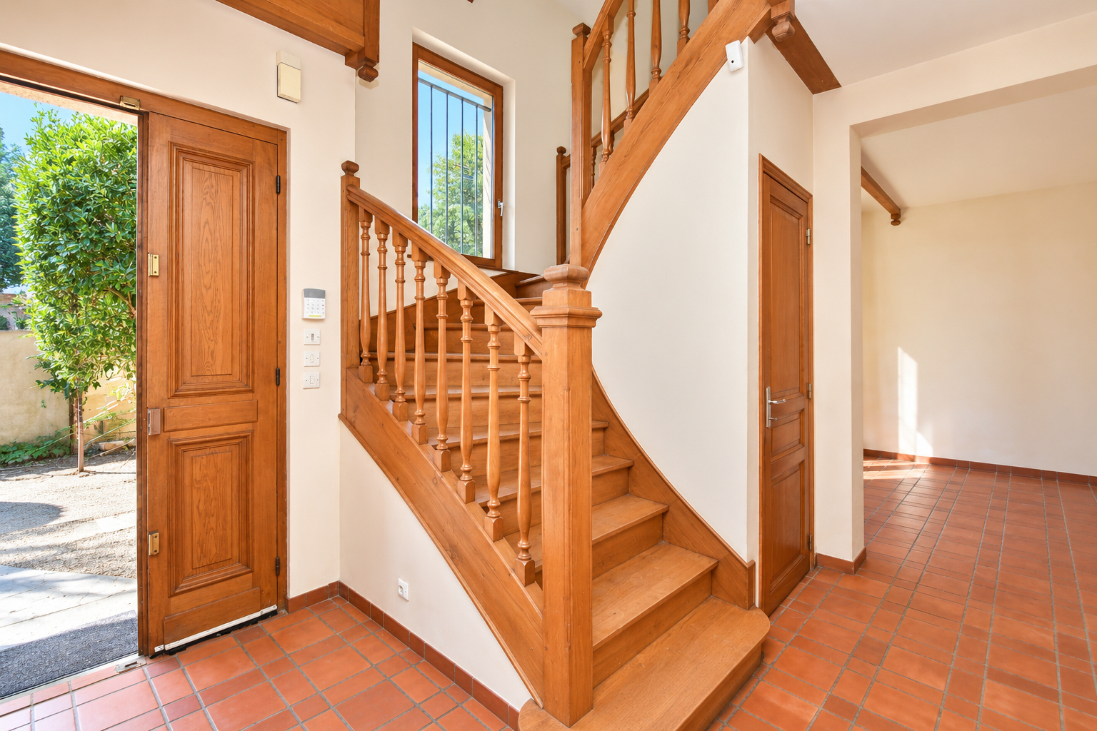 CHATOU – TRIANGLE D&rsquo;OR A 10 MN DU RER – MAISON DE 201m2 – TERRAIN 872 m² – 4 CHAMBRES