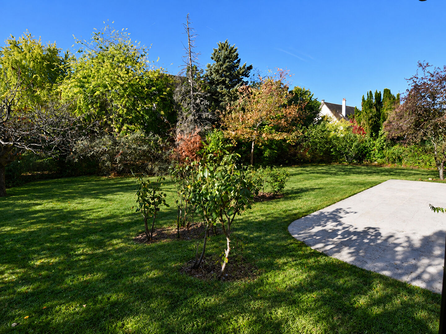 CHATOU – TRIANGLE D&rsquo;OR A 10 MN DU RER – MAISON DE 201m2 – TERRAIN 872 m² – 4 CHAMBRES