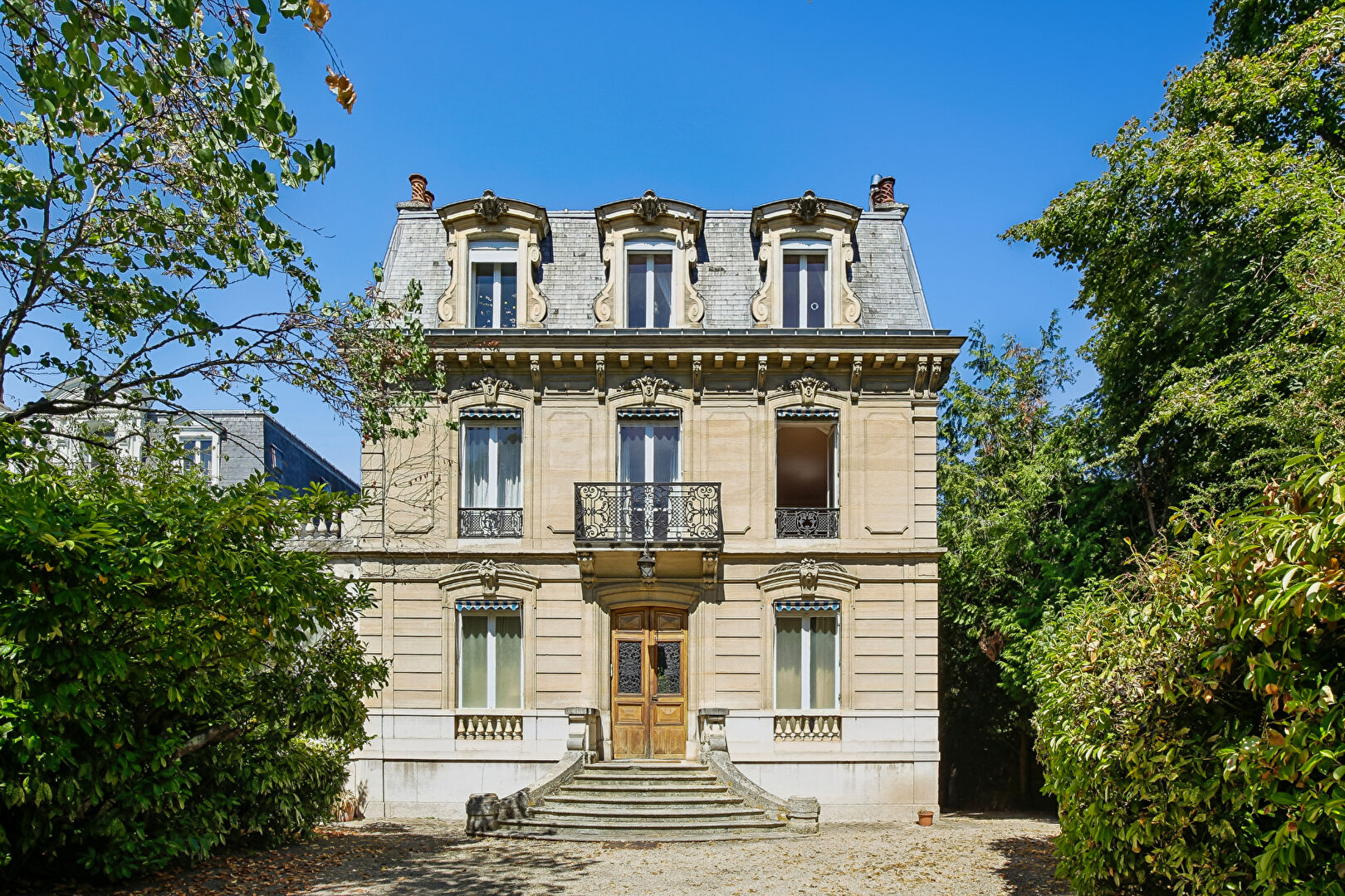 BAS DE CHATOU – TRIANGLE D&rsquo;OR – HOTEL PARTICULIER NAPOLEON III – TERRAIN 2031 M²