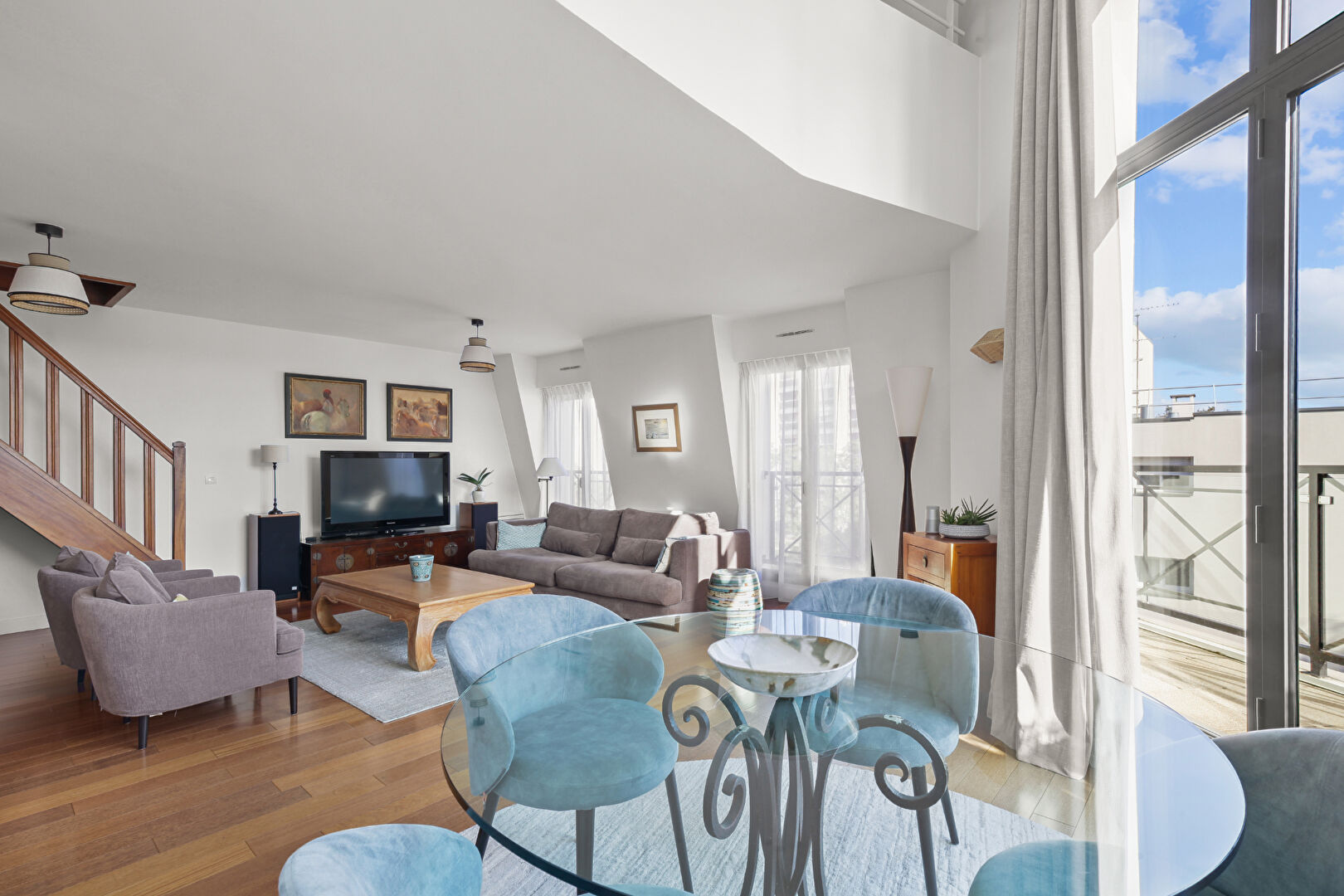 BAS DE CHATOU PROCHE CENTRE-VILLE Très bel Appartement Duplex de 111 m² avec 3 chambres et possibilité d&rsquo;une 4è