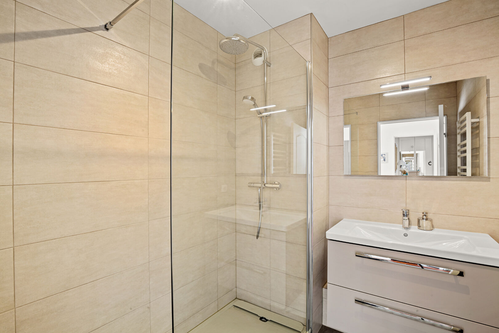 BAS DE CHATOU PROCHE CENTRE-VILLE Très bel Appartement Duplex de 111 m² avec 3 chambres et possibilité d&rsquo;une 4è