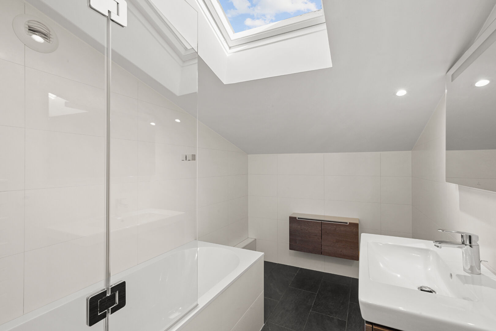 BAS DE CHATOU PROCHE CENTRE-VILLE Très bel Appartement Duplex de 111 m² avec 3 chambres et possibilité d&rsquo;une 4è