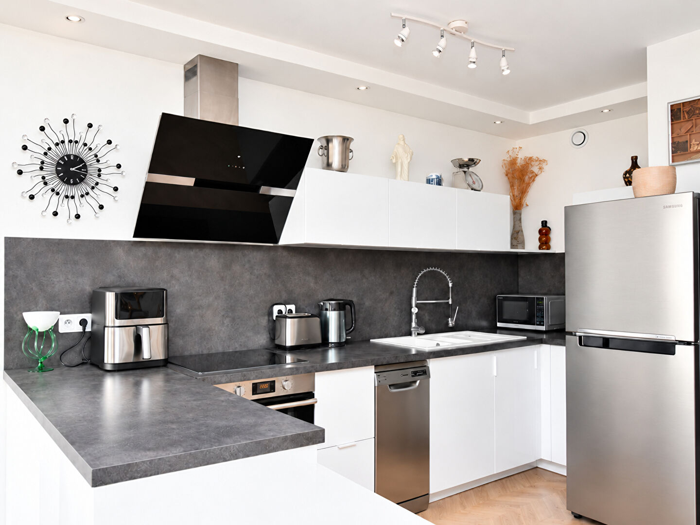 BAS DE CHATOU – 7 MN RER – APPARTEMENT 2 CHAMBRES – 68 M² – CAVE ET PARKING