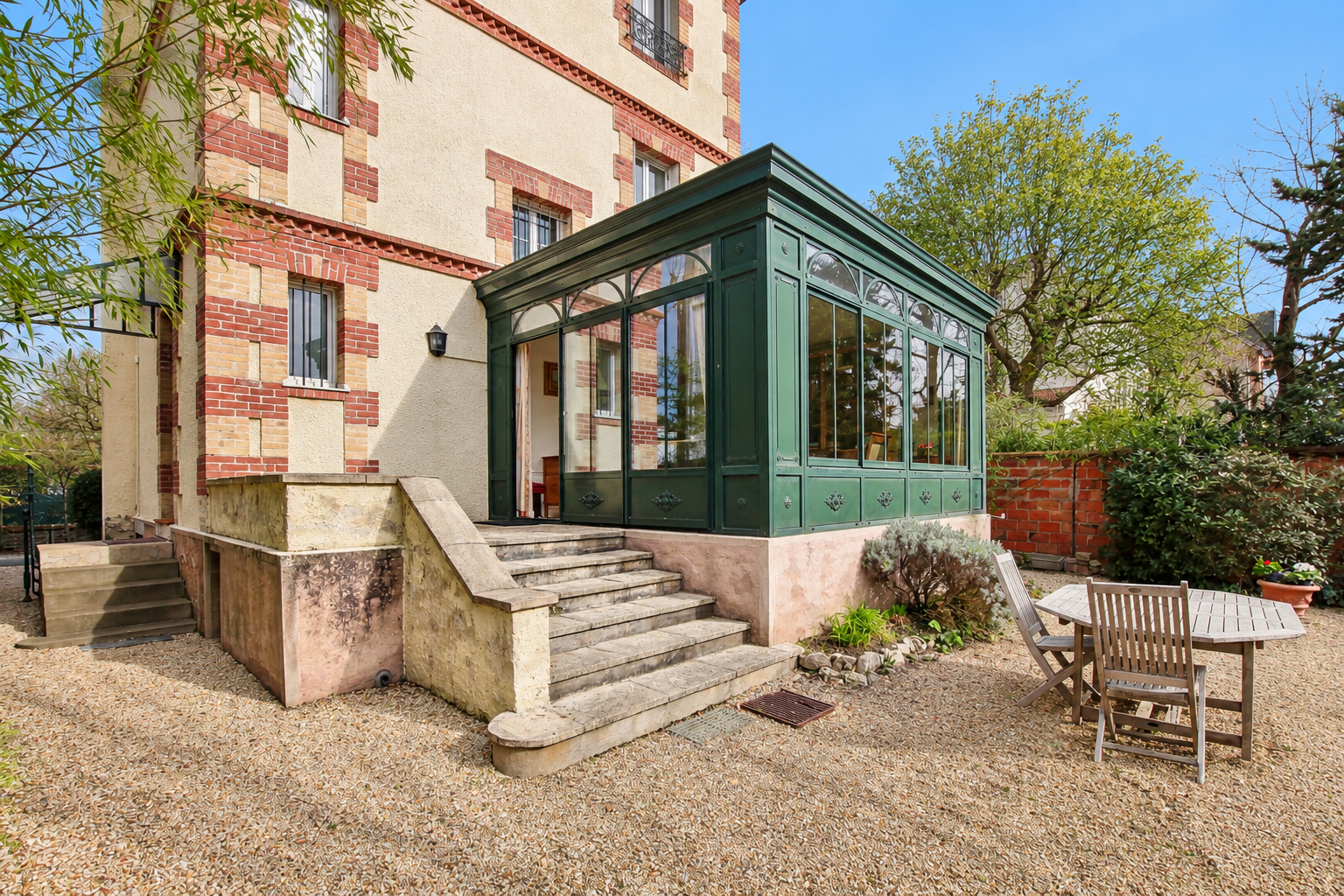 LE VESINET – MAISON DE CHARME – 6 CHAMBRES – 155 M² AU SOL – TERRAIN 572 M² – 5 mn RER