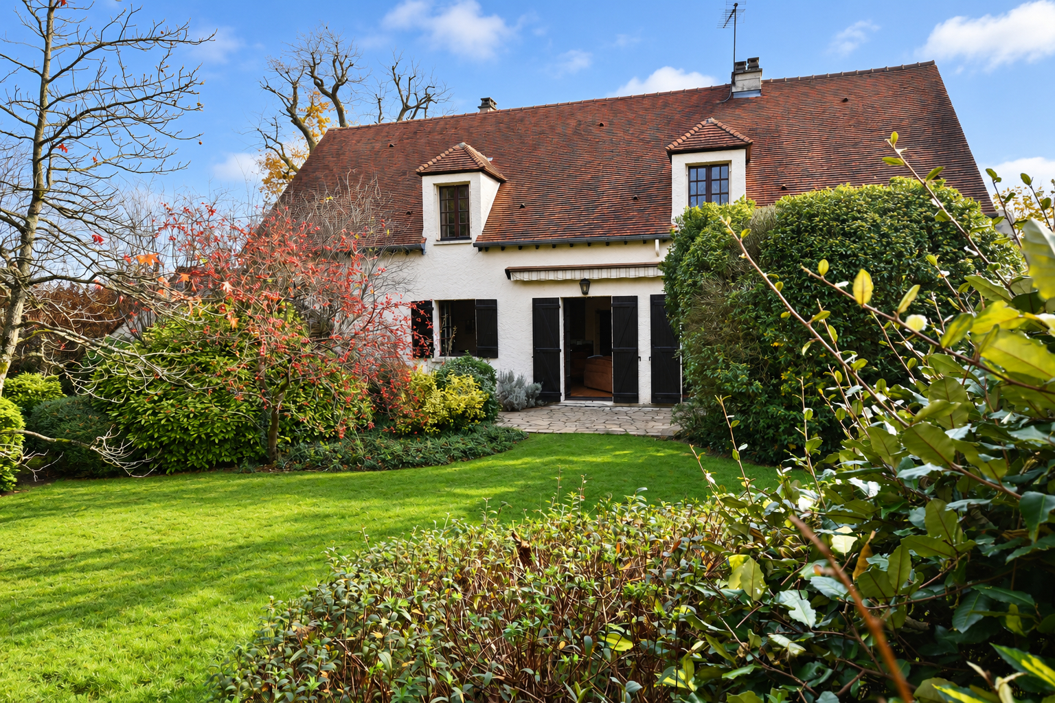 BOUGIVAL – VILLA FAMILIALE -197 M² – 5 CHAMBRES – TERRAIN 1000 M²