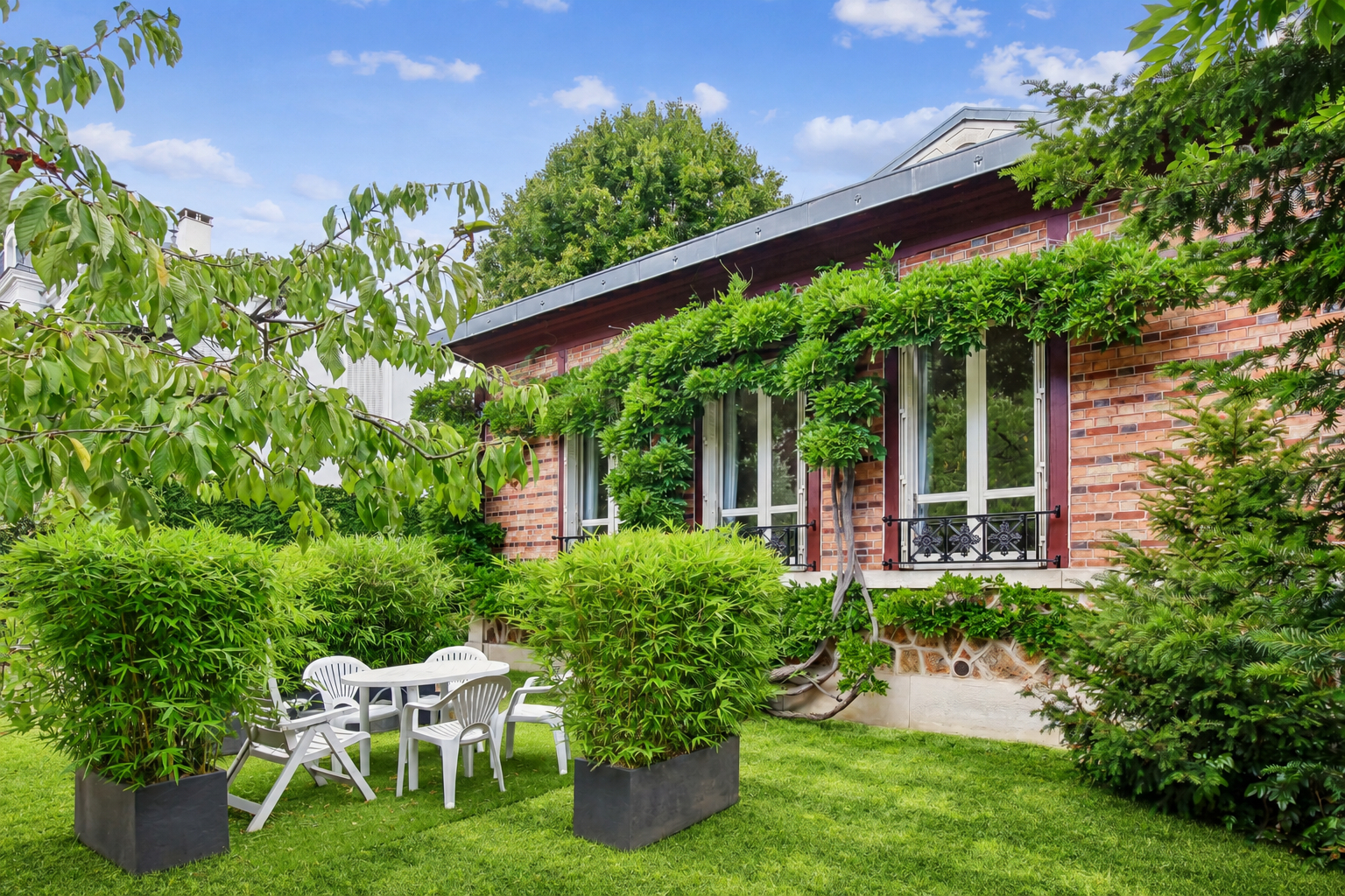 BAS DE CHATOU – PROPRIÉTÉ DE CHARME DE 1888 – TERRAIN PAYSAGER PLEIN SUD DE 919 M² – DEUX HABITATIONS