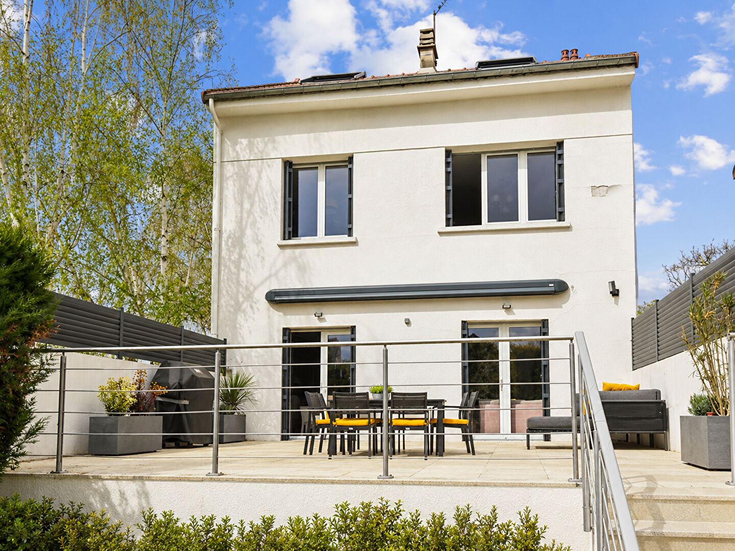 CHATOU – MAISON DE 187 M² – 6 CHAMBRES – SOUS SOL TOTAL – TERRAIN 322 M²- PROCHE ECOLES ET COMMERCES