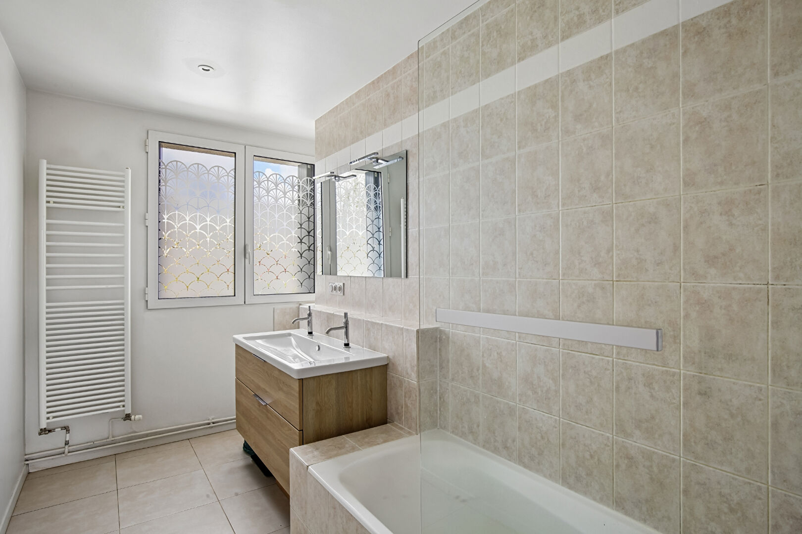 CHATOU – MAISON DE 187 M² – 6 CHAMBRES – SOUS SOL TOTAL – TERRAIN 322 M²- PROCHE ECOLES ET COMMERCES