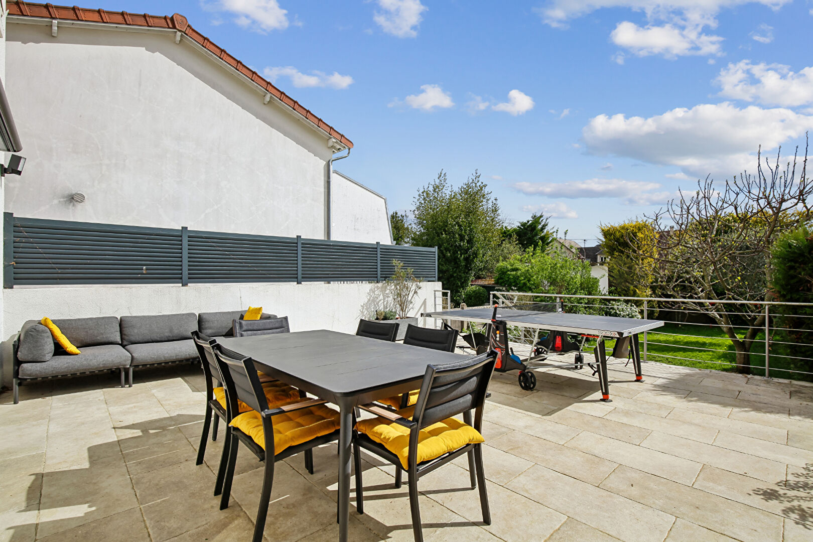 CHATOU – MAISON DE 187 M² – 6 CHAMBRES – SOUS SOL TOTAL – TERRAIN 322 M²- PROCHE ECOLES ET COMMERCES