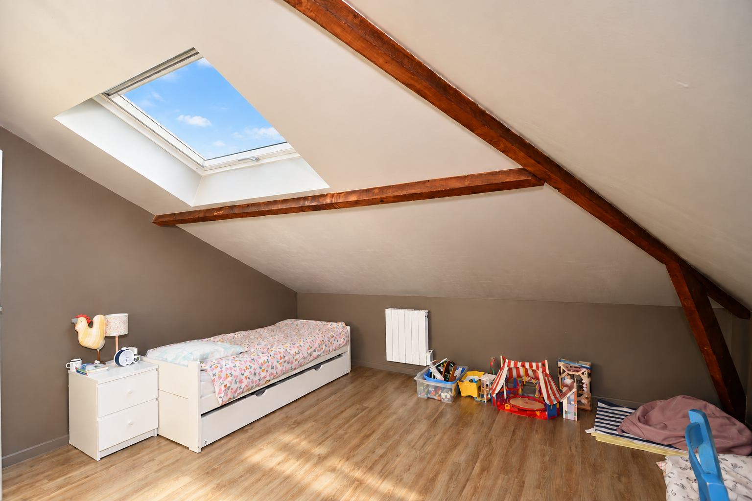 EXCLUSIVITE à CHATOU  MAISON LUMINEUSE AU CALME ABSOLU  4 CHAMBRES, JARDIN ET GARAGE