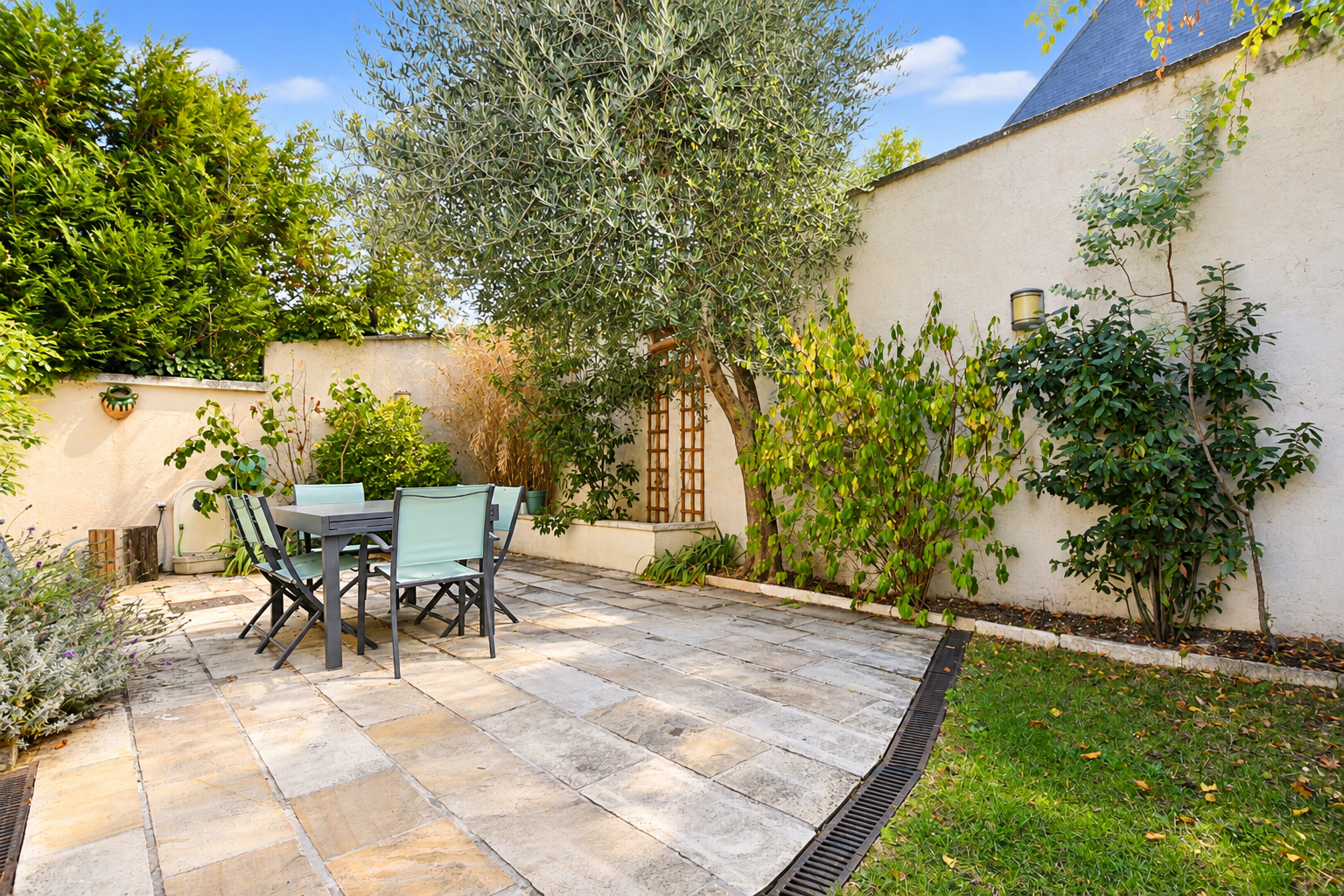 EXCLUSIVITE à CHATOU  MAISON LUMINEUSE AU CALME ABSOLU  4 CHAMBRES, JARDIN ET GARAGE